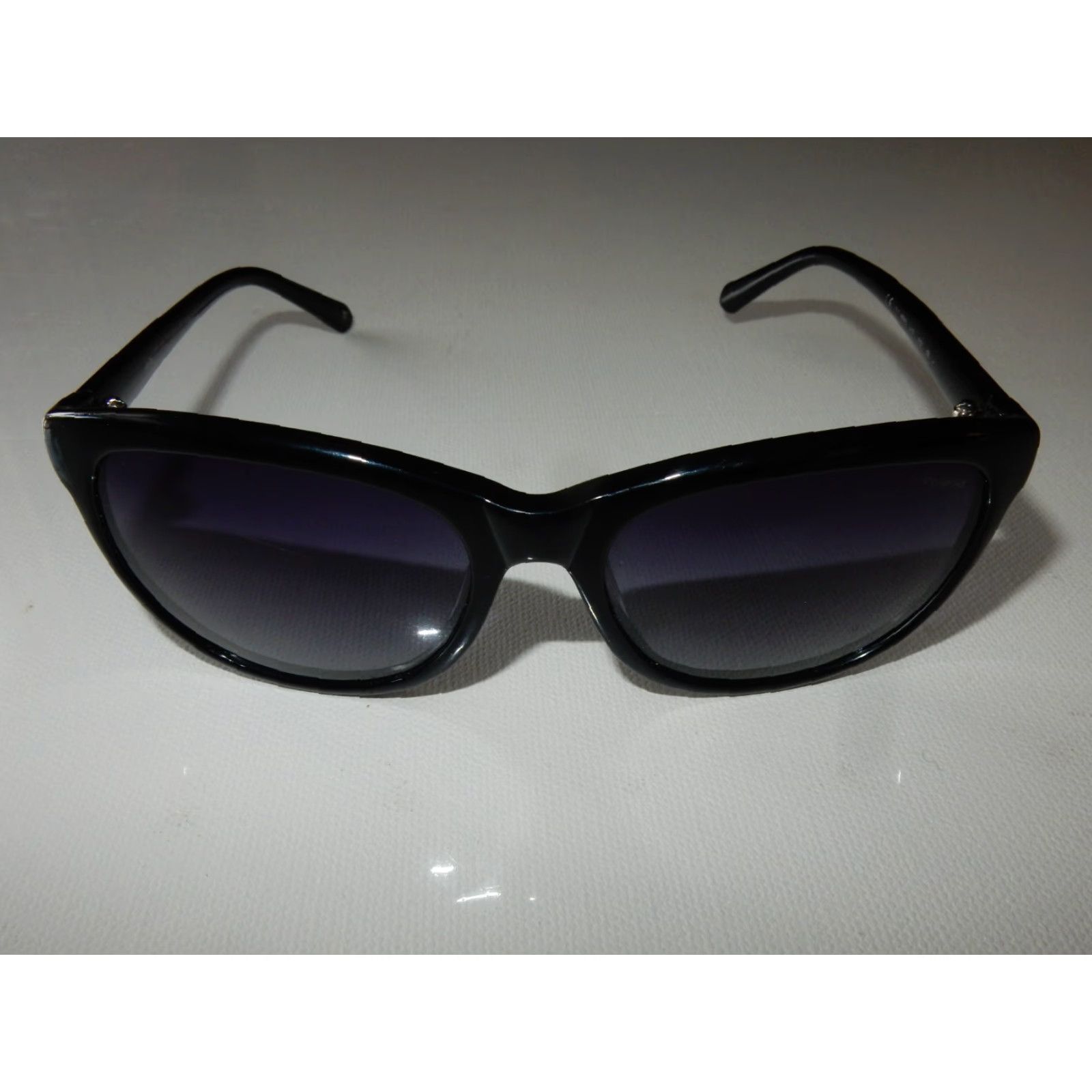Polaroid VINTAGE Polaroid Sunglasses Women Black Small Scratch-Resistant Retro 1980s Size ONE SIZE - 2 Thumbnail