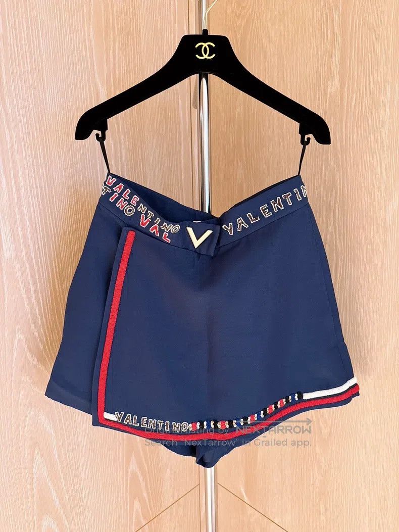 Valentino Valentino Beaded embroidered skirt shorts Size 27" / US 4 / IT 40 - 1 Thumbnail