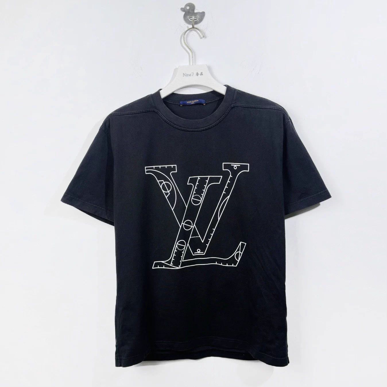 Louis Vuitton LV x NBA Logo SS T-Shirt Unisex Black Size US L / EU 52-54 / 3 - 1 Thumbnail