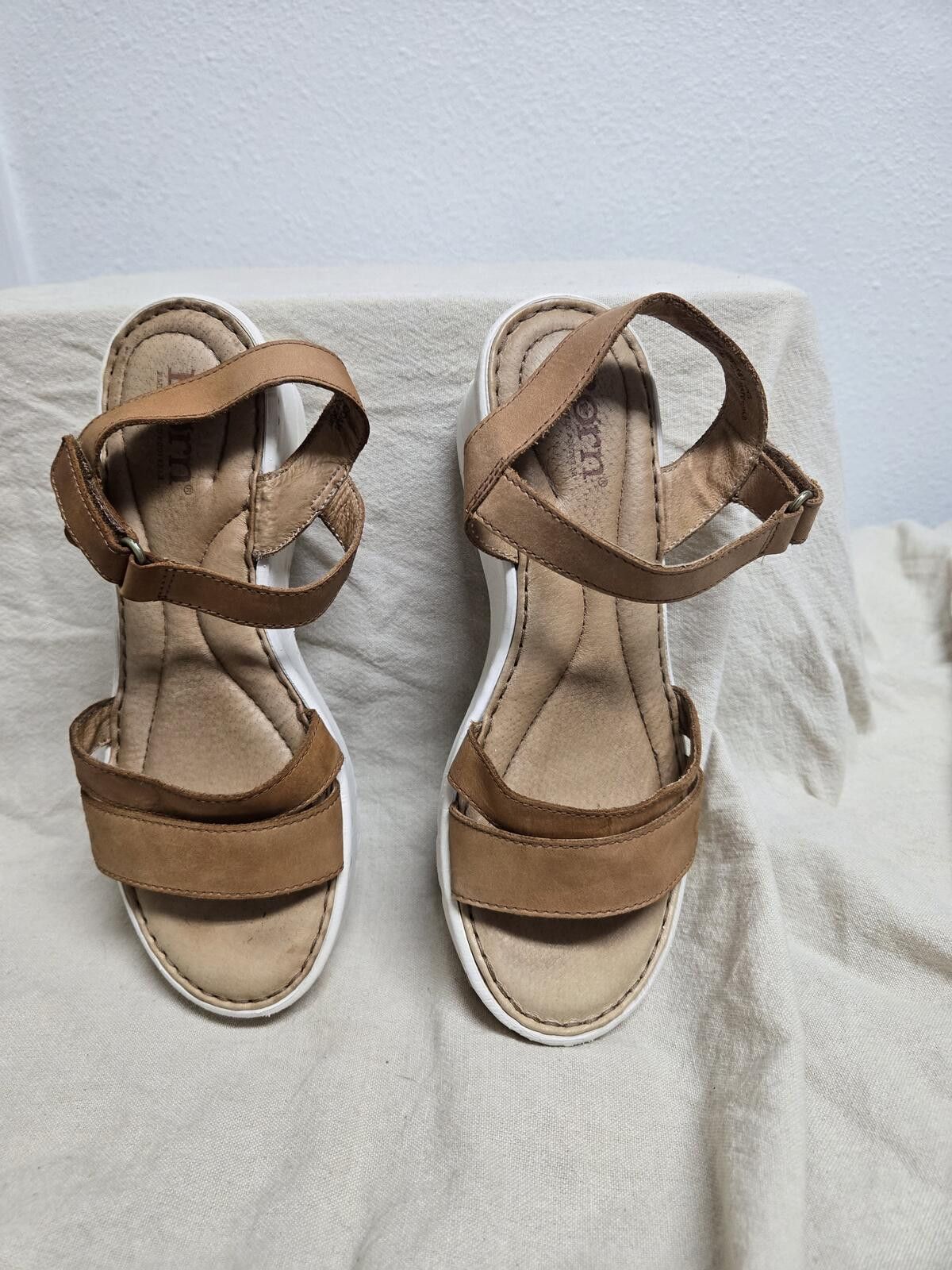 Born Boho Minimalist Børn Crafted Leather Comfort Wedge Sandals 6 Size US 6 / IT 36 - 1 Thumbnail