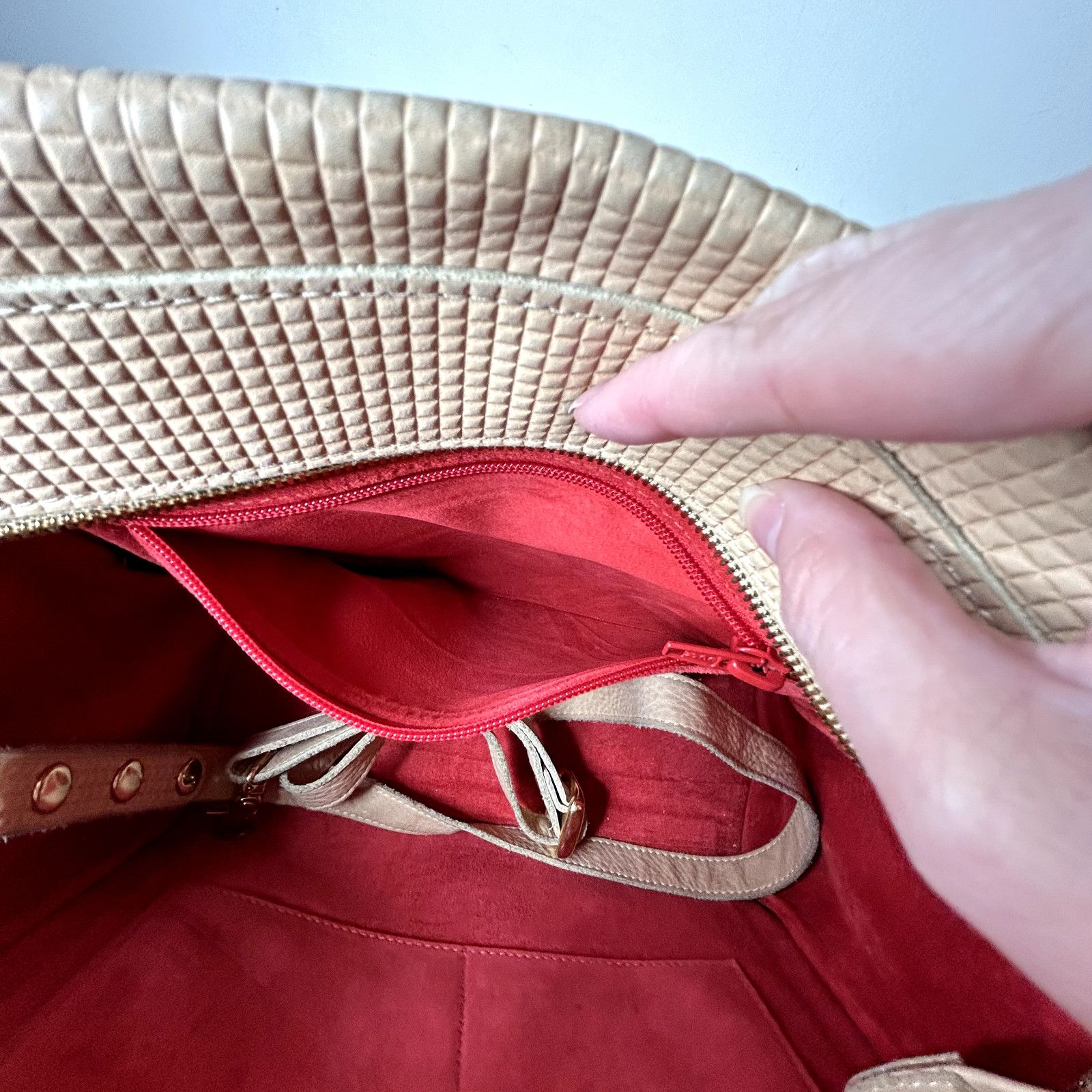 HAMMITT Hammitt Cream Leather Satchel Front Zip Pocket Red Interior Size ONE SIZE - 14 Thumbnail