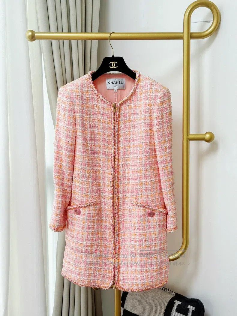 Chanel Chanel 19C Cruise Series Orange Sequin Mixed Colour Jacket Size XS / US 0-2 / IT 36-38 - 1 Thumbnail