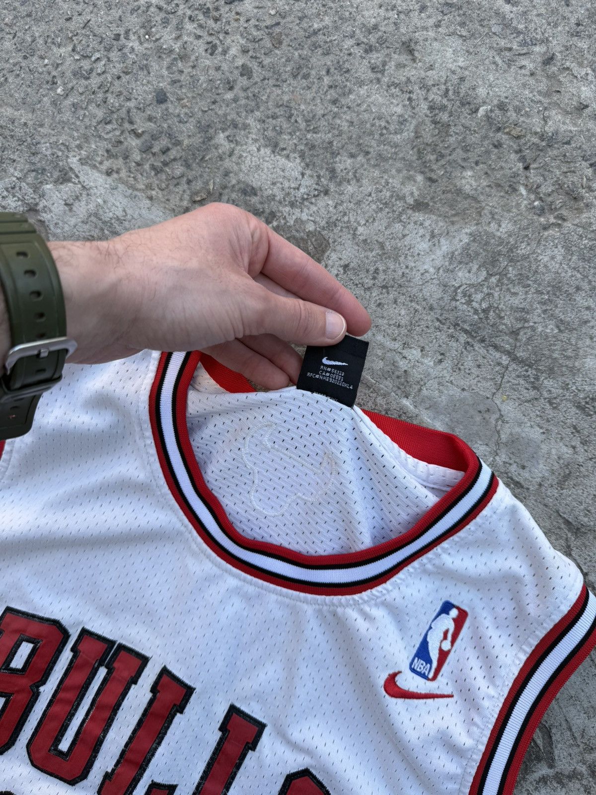 NBA Vintage Y2K Nike Chicago Bulls Michael Jordan 23 Jersey Size US M / EU 48-50 / 2 - 4 Thumbnail