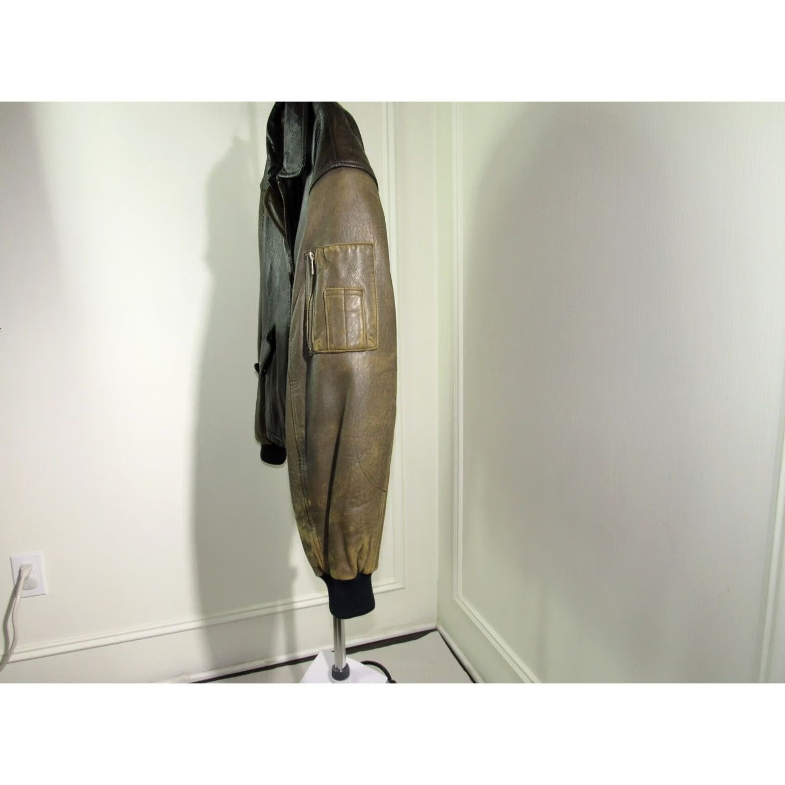Vintage VINTAGE Cuir du Monde Leather Bomber Jacket Jacket Men L Black Brown Two-Tone 90s Full Zip Pockets Zip Included Size US L / EU 52-54 / 3 - 3 Thumbnail