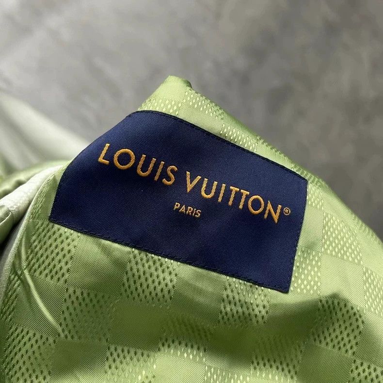 Louis Vuitton Louis Vuitton 24 new white and green embroidered mosaic dra Size US S / EU 44-46 / 1 - 5 Thumbnail