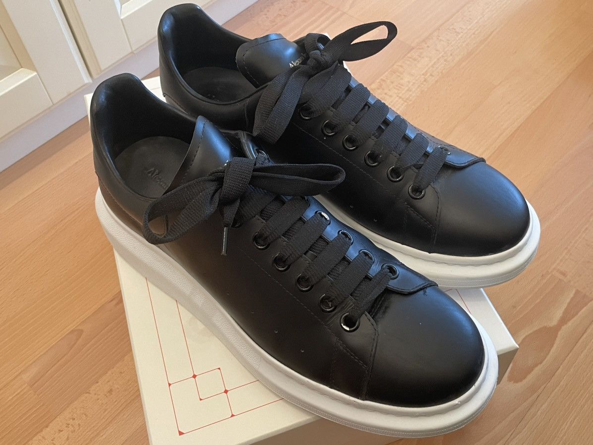 Alexander McQueen Alexander McQueen Men’s Oversized Sneaker in Black Size US 11 / EU 44 - 3 Thumbnail