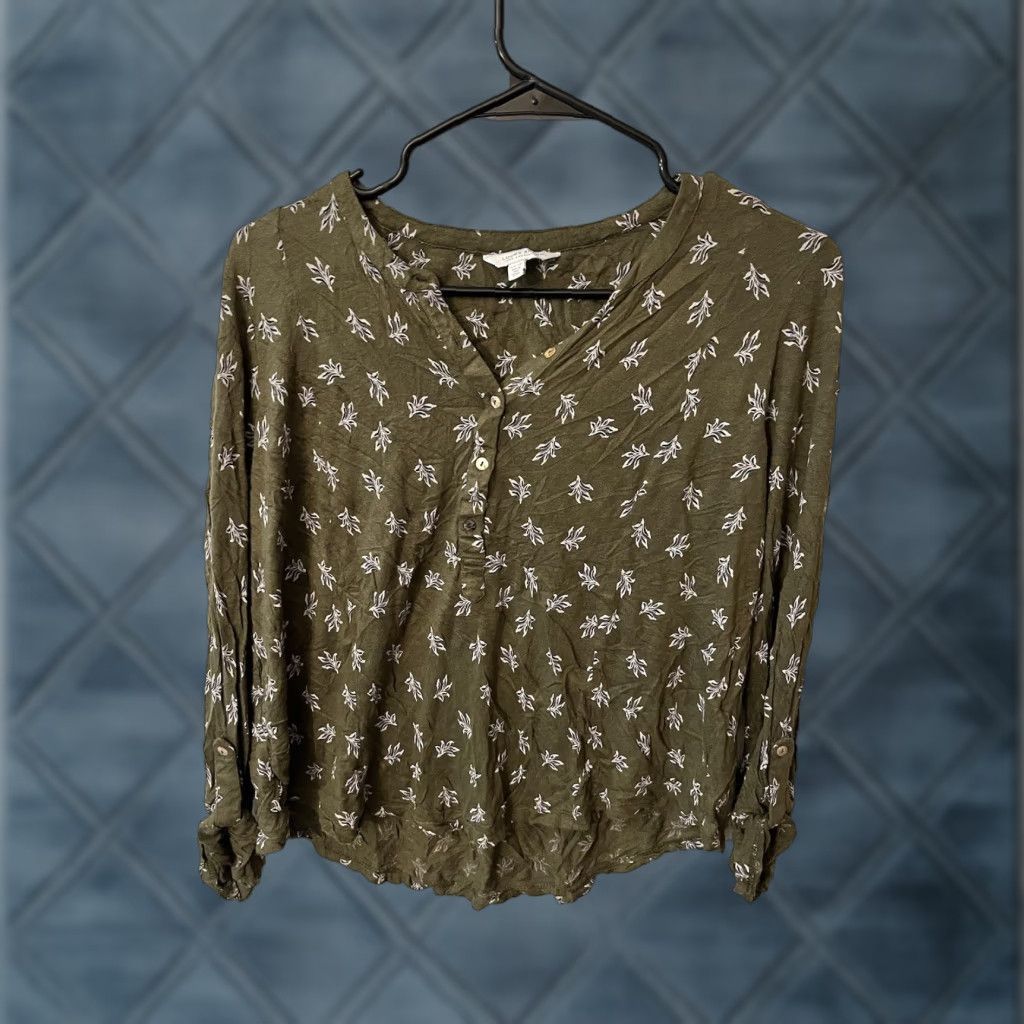 Lucky Brand Lucky Brand Top Blouse XS Olive Green Floral Henley Long Sleeve Cotton Knit Size XS / US 0-2 / IT 36-38 - 1 Thumbnail