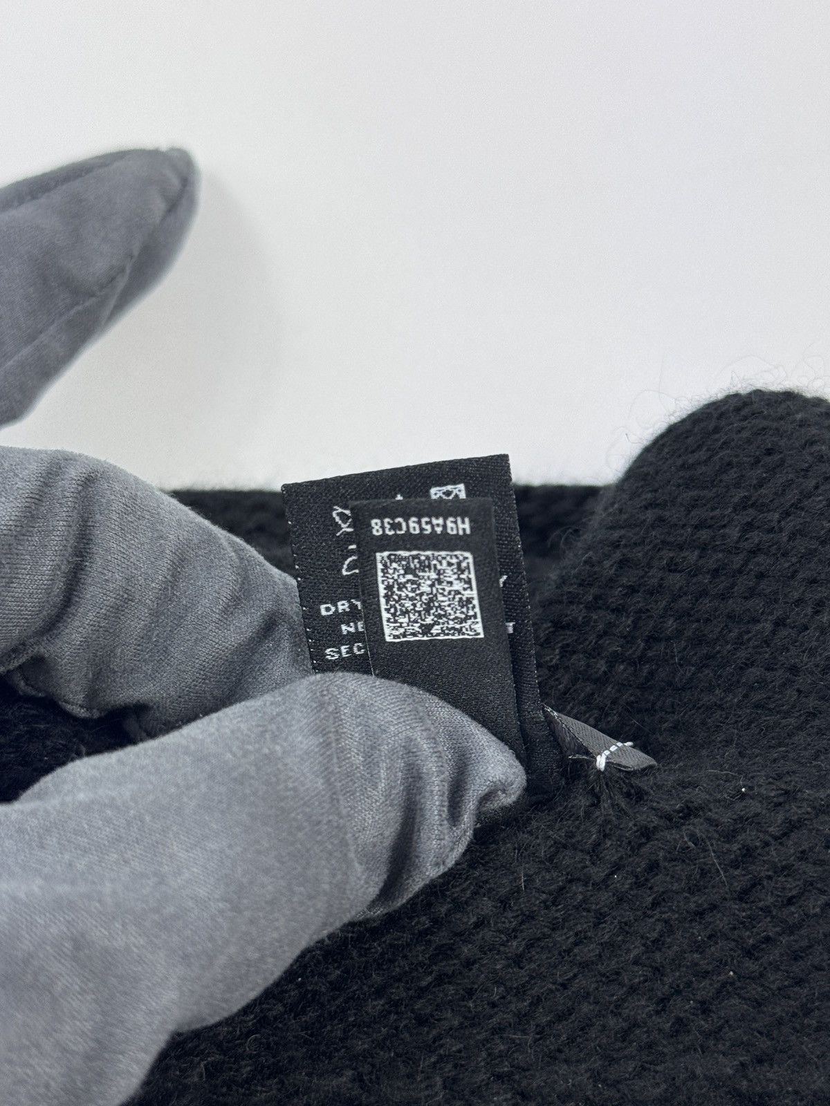 Chanel CHANEL BLACK LOGO BEANIE Size ONE SIZE - 6 Thumbnail
