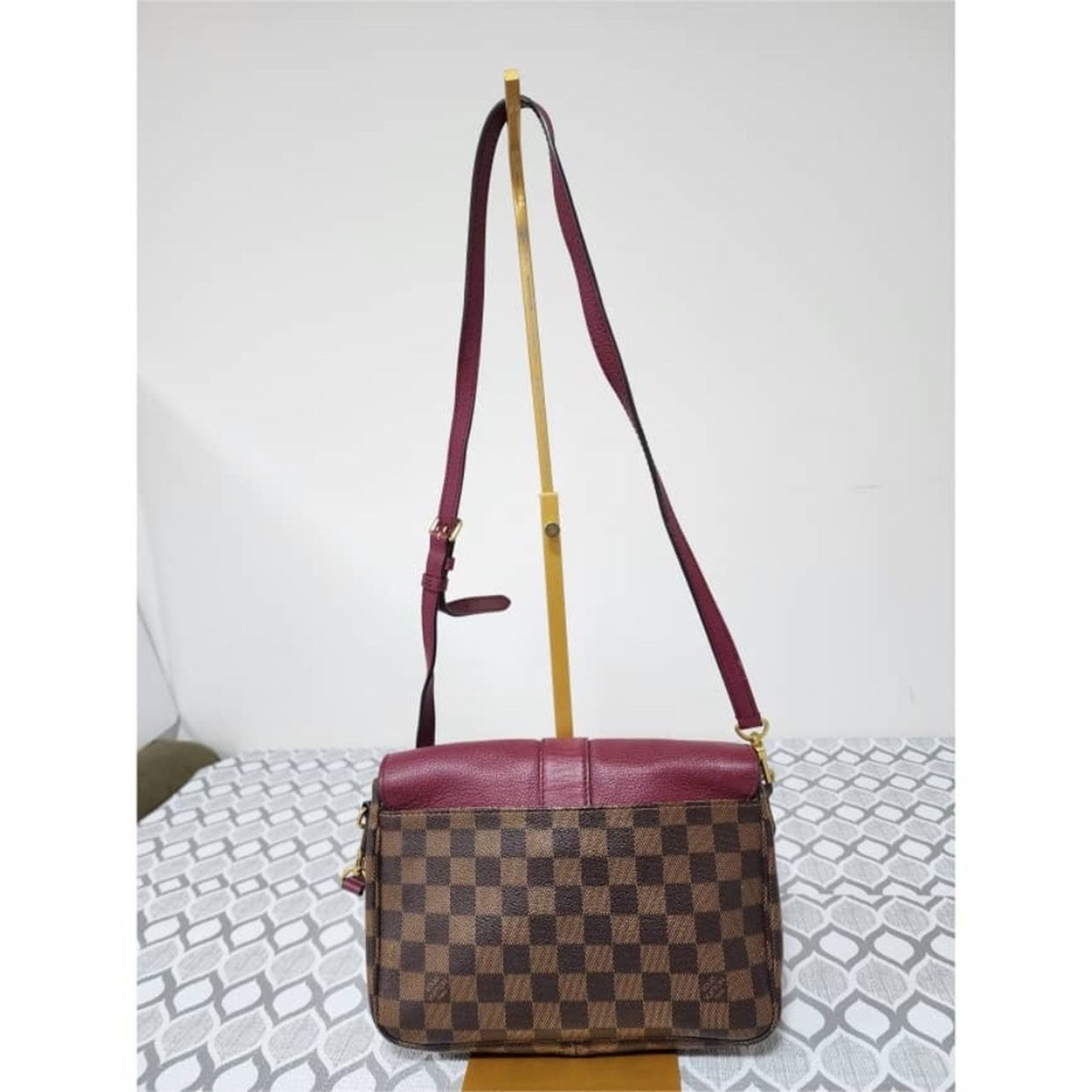 Louis Vuitton Aut Louis Vuitton Damier Ebene Clapton PM Shoulder Bag Brown Size ONE SIZE - 3 Thumbnail
