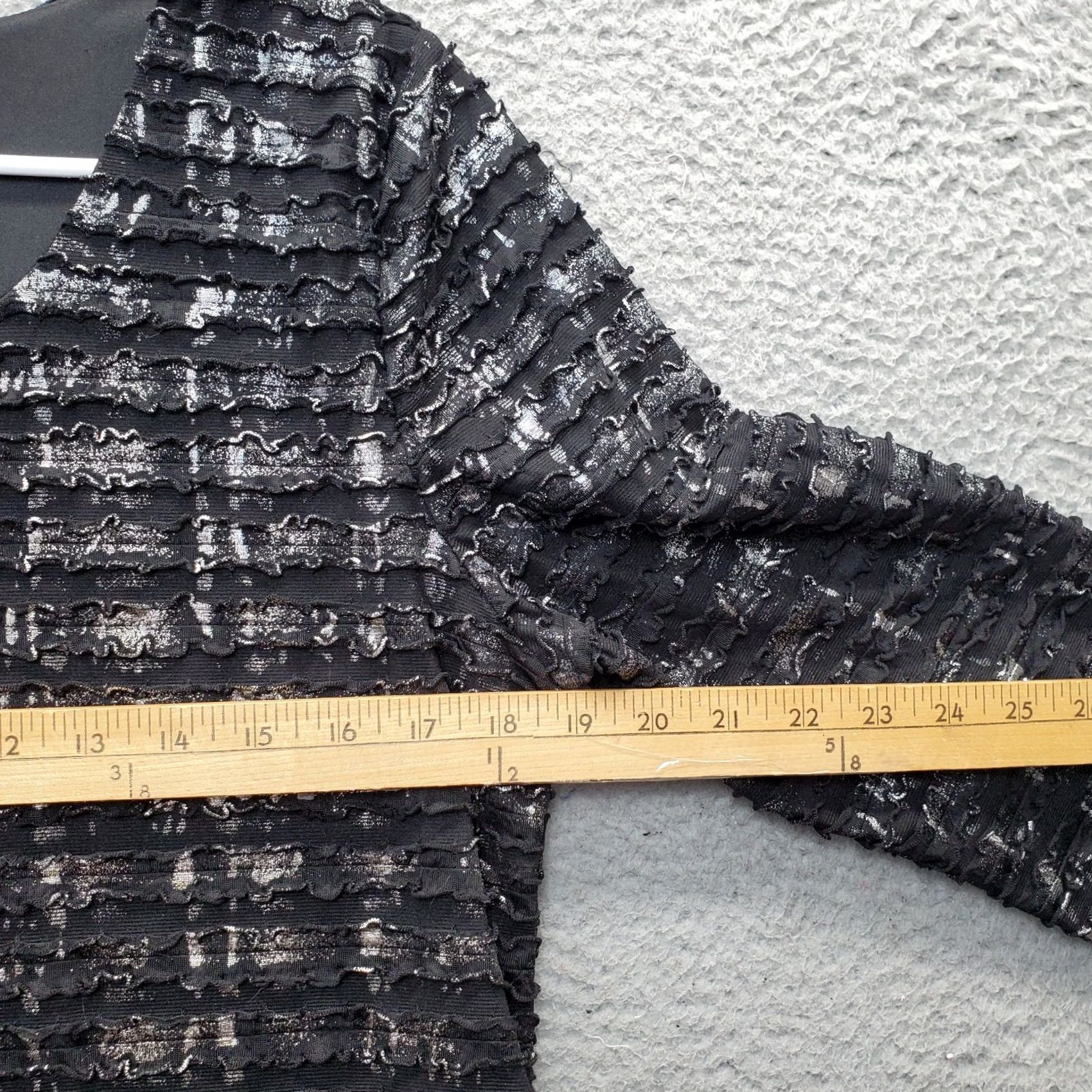 Laura Ashley Laura Ashley Blouse Womens Medium Black Lined Ruffle 3/4 Sleeve Round Neck Shirt Womens Size M Black Blouse Size M / US 6-8 / IT 42-44 - 4 Thumbnail