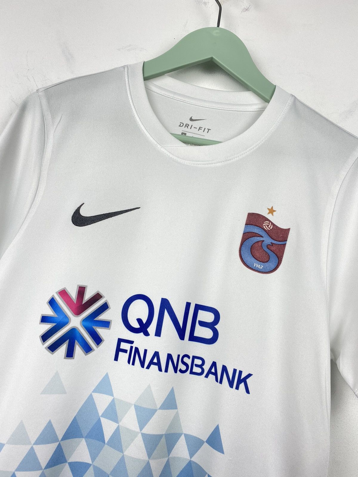 Nike Trabzonspor 2017 2018 Third Soccer Jersey PSG Chelsea Milan Size US S / EU 44-46 / 1 - 2 Thumbnail
