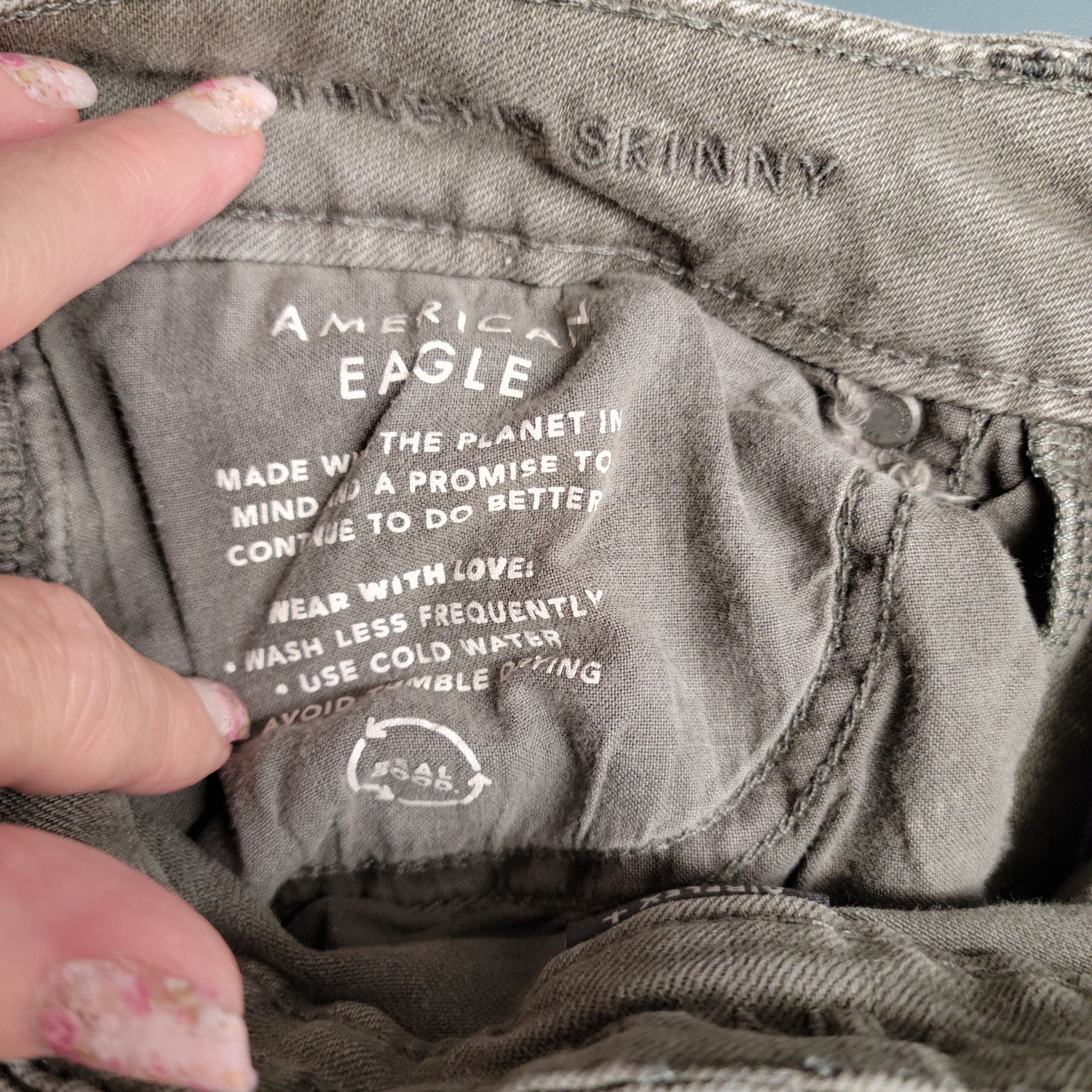 American Eagle Outfitters American Eagle Athletic Skinny Ripped Torn Khaki Jeans Size 28" / US 6 / IT 42 - 11 Thumbnail