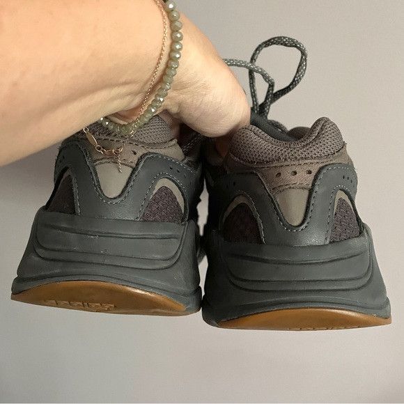 Yeezy adidas Yeezy Boost 700 V2 Sneakers - M6 / Women's 7 (2019) Size US 6 / EU 39 - 7 Thumbnail