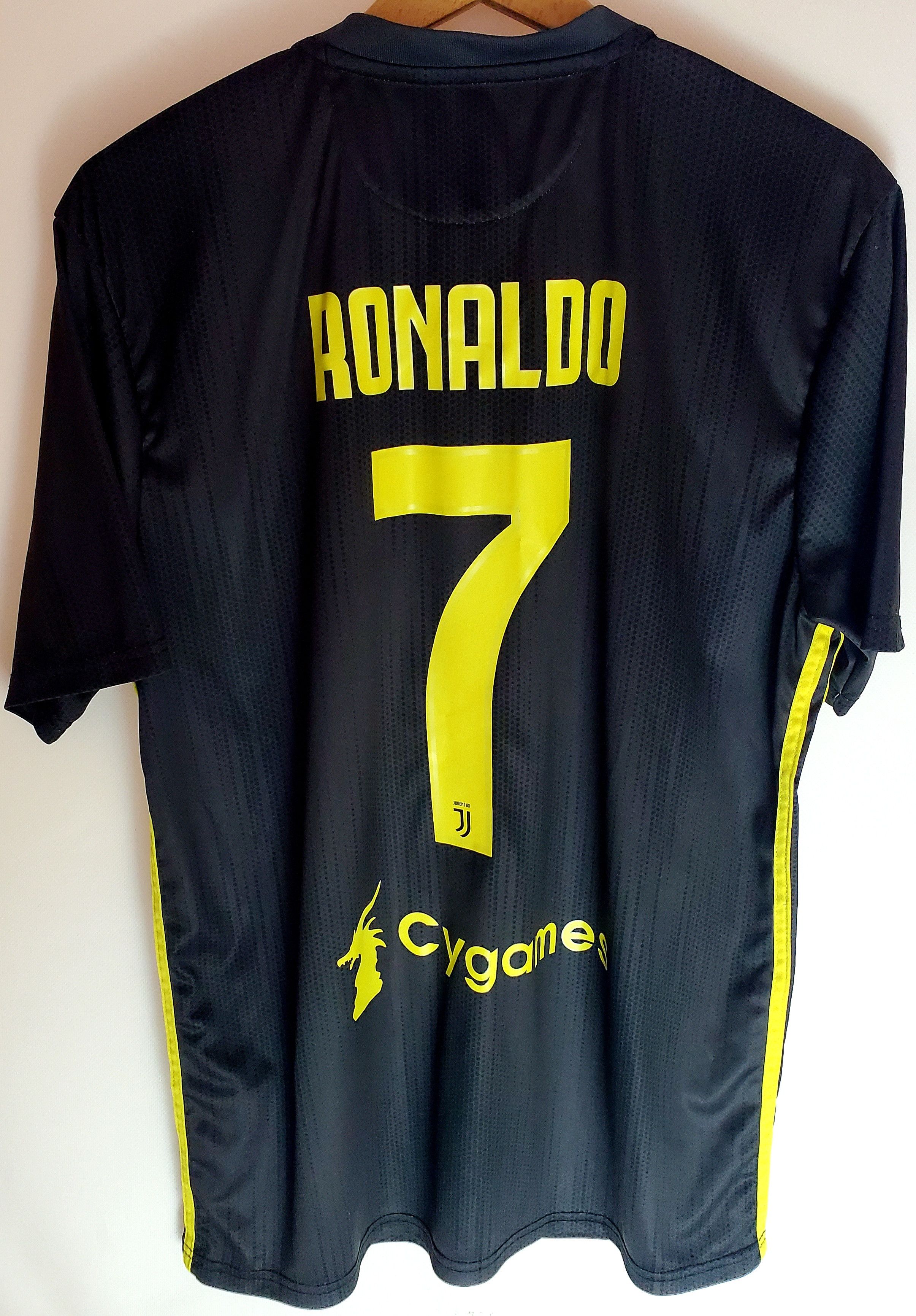 Other Juventus 2018 - 2019 football soccer jersey # 7 Ronaldo L Size US L / EU 52-54 / 3 - 1 Thumbnail