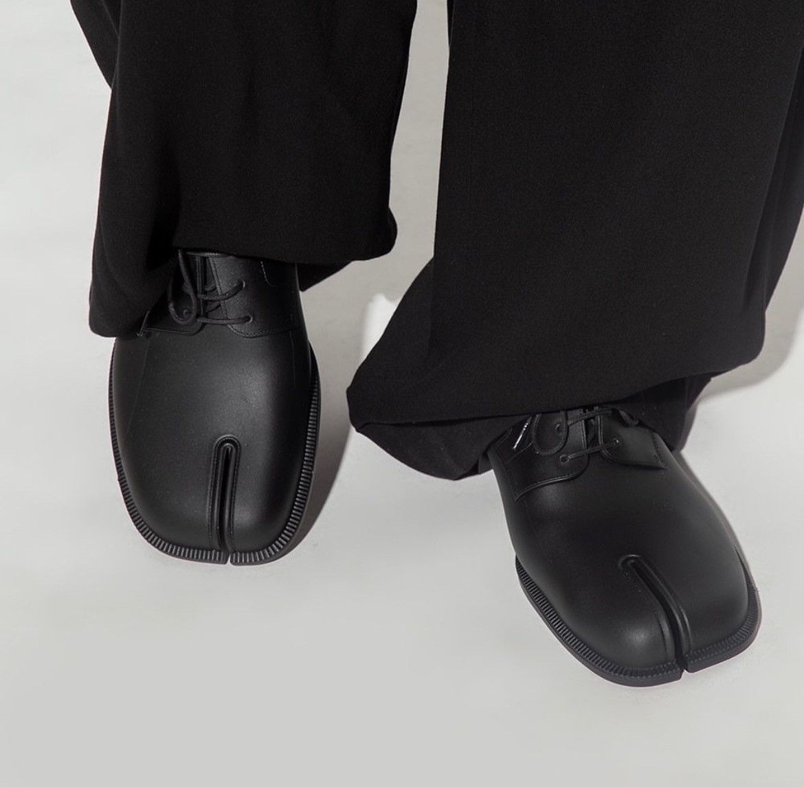 Maison Margiela Maison Margiela Rubber Tabi Derby Shoes Size US 8.5 / EU 41-42 - 2 Thumbnail