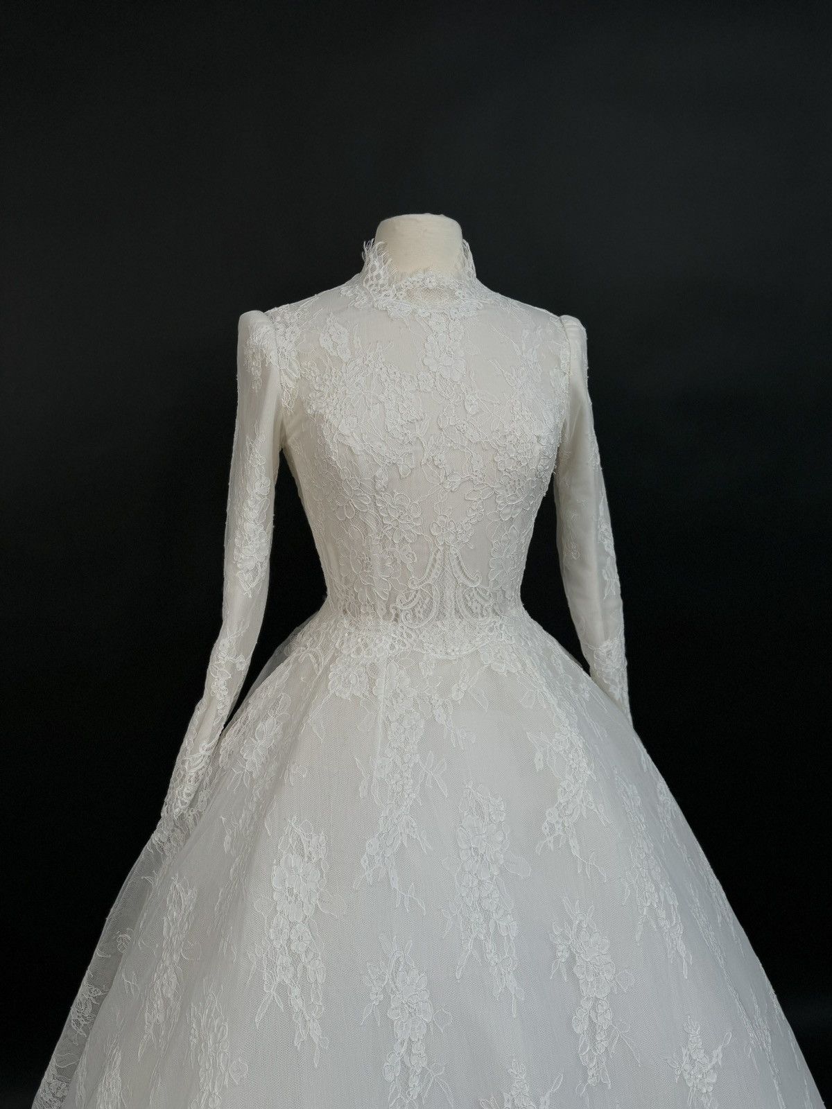 Other Preloved US 6 Anna Augusta French Corded Lace Bridal Gown Size M / US 6-8 / IT 42-44 - 3 Thumbnail