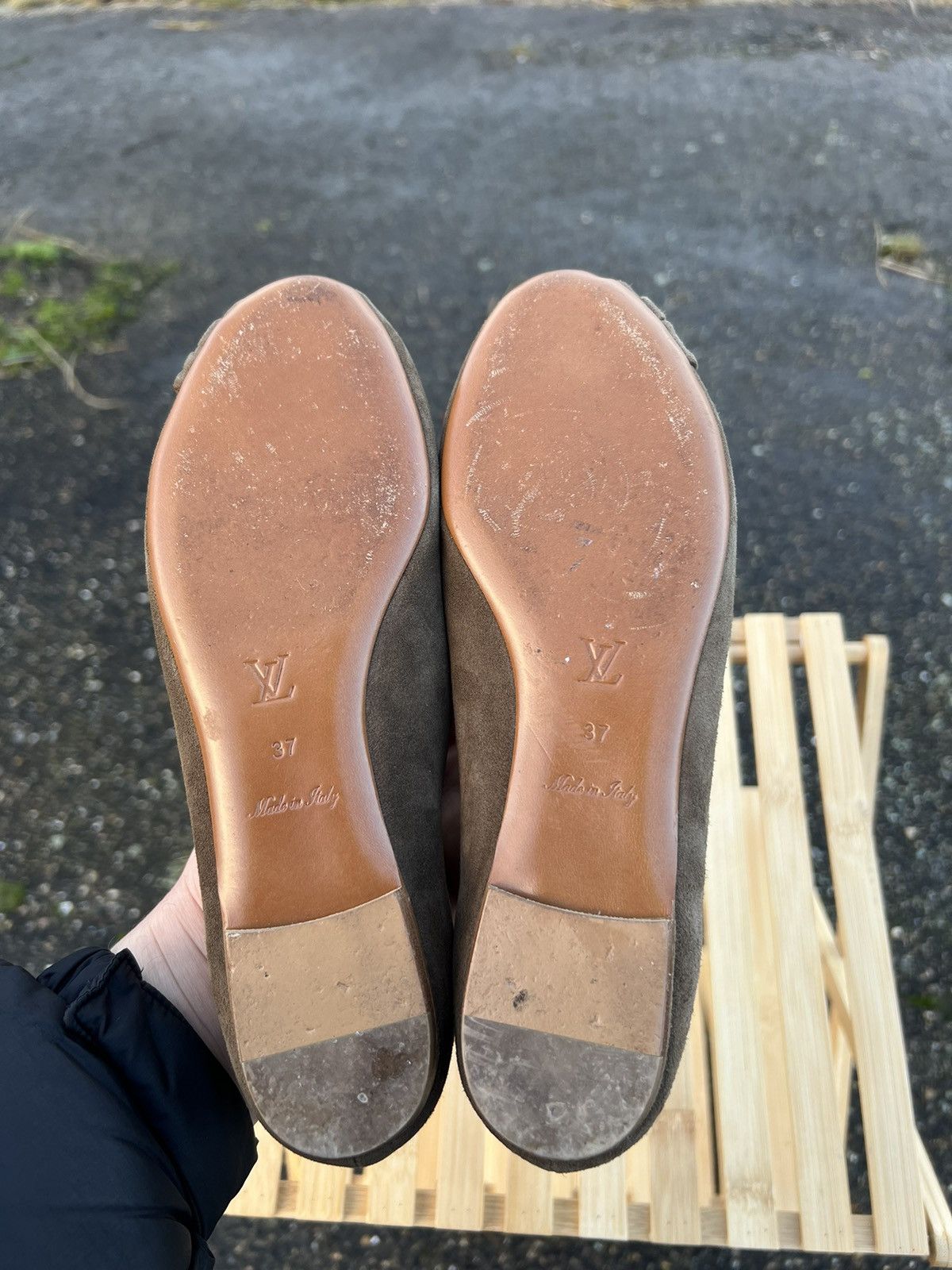 Louis Vuitton × Vintage Vintage Louis Vuitton Suede Flats Size 37 Size US 7 / IT 37 - 5 Thumbnail