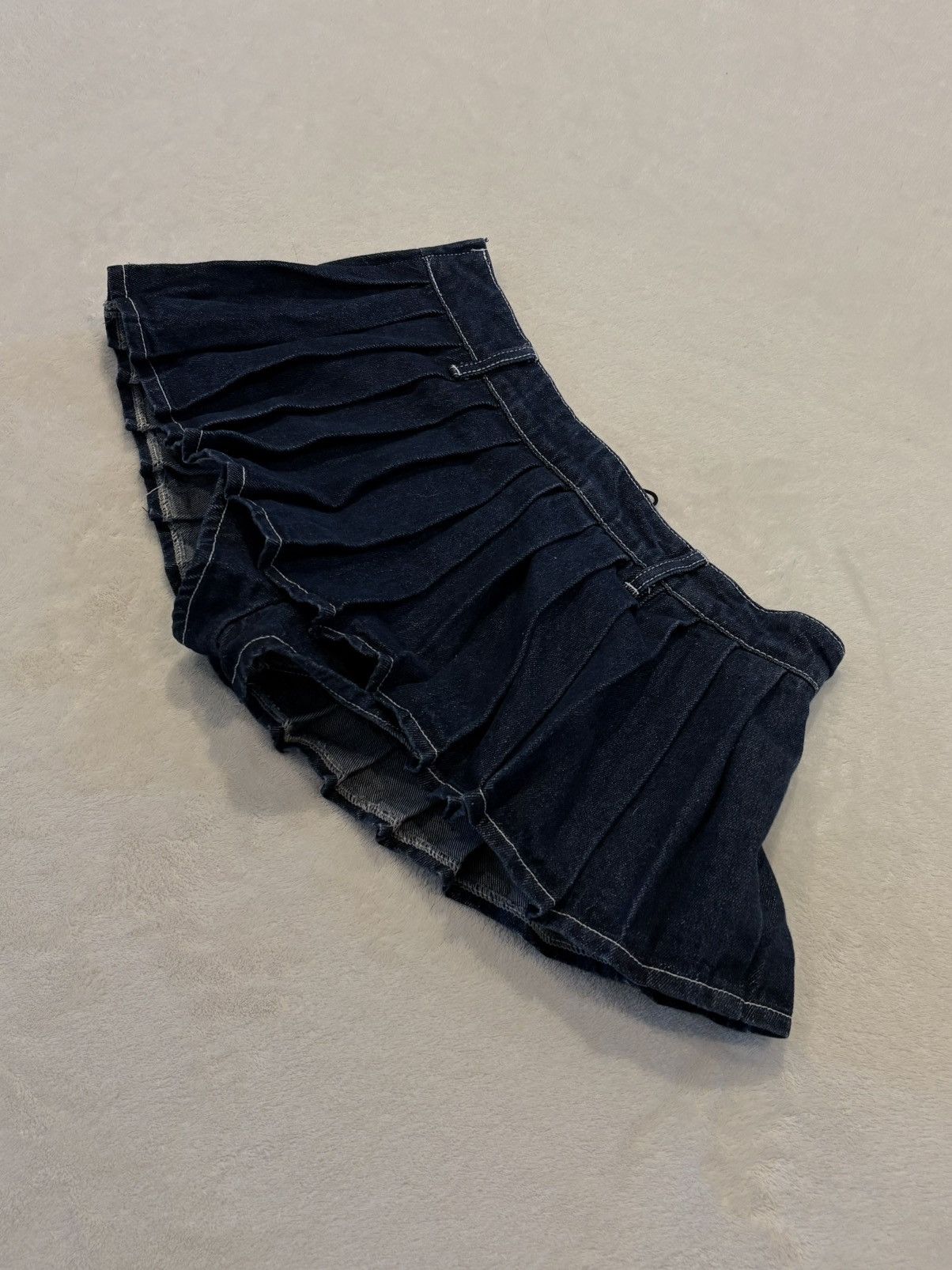 Lioness Lioness dark wash pleated denim mini skirt XS Size 30" / US 8 / IT 44 - 4 Thumbnail