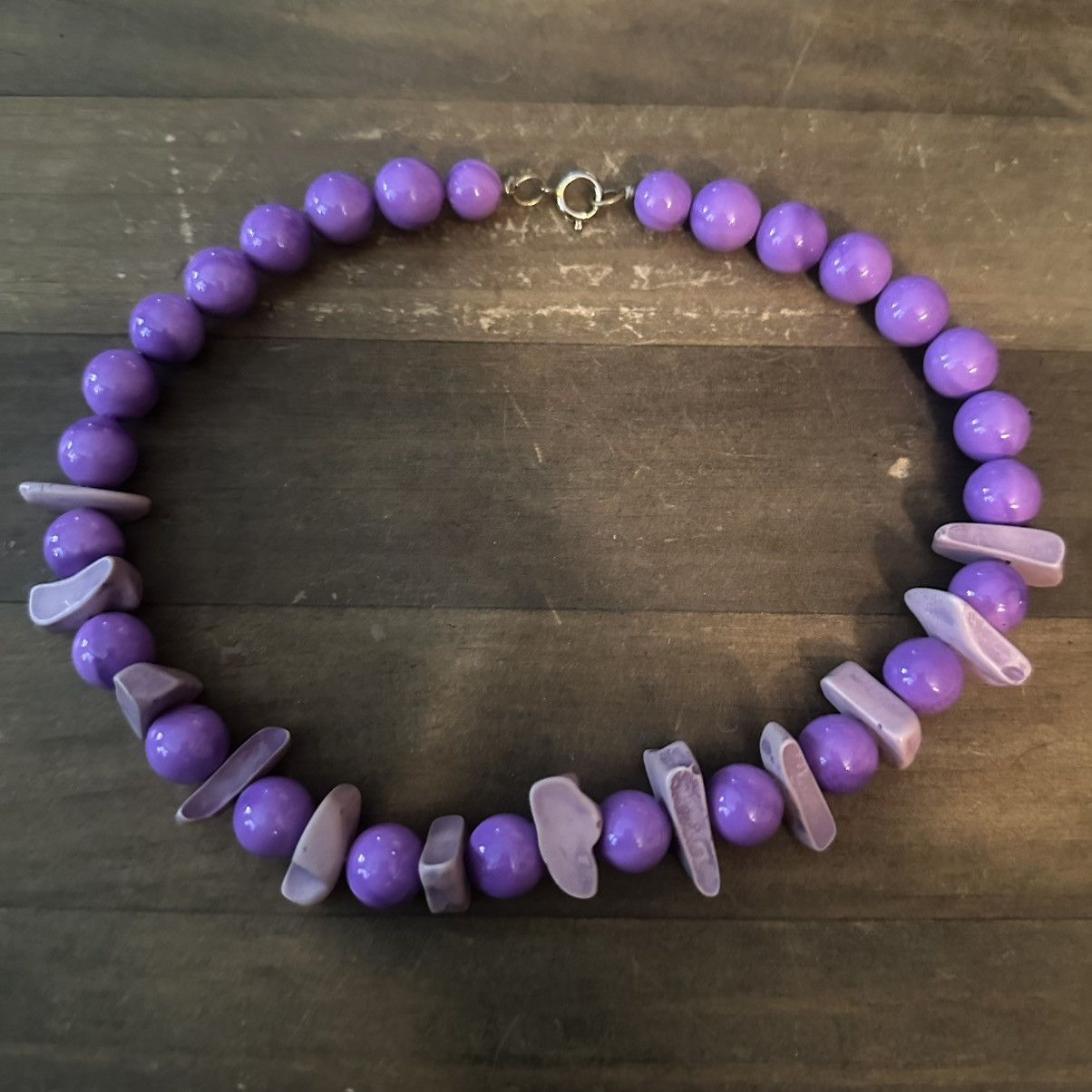 Vintage Vintage purple bead and cream chips necklace Size ONE SIZE - 2 Thumbnail