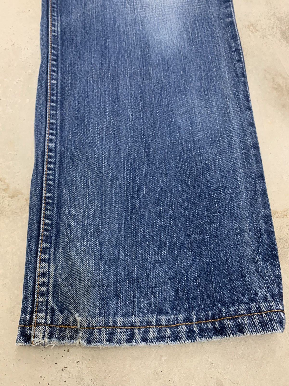 Levis 502 Distressed Denim Pants (AE11)