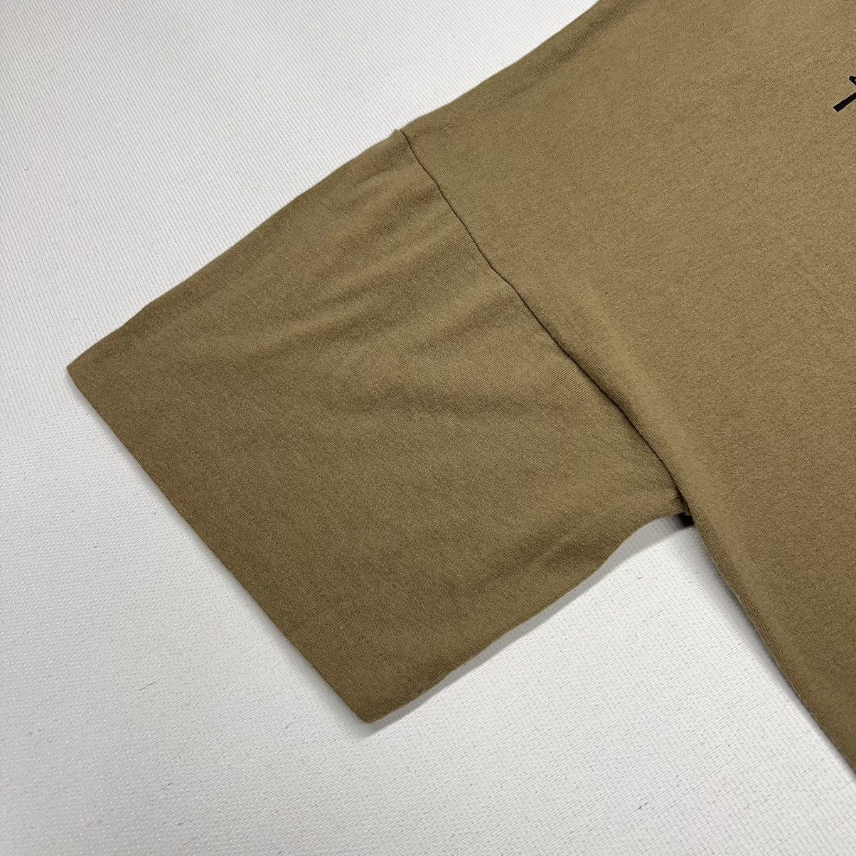 Vintage Surplus Tee Shirt Brown Military Gear Gun Flag Single Stitch Size US L / EU 52-54 / 3 - 11 Thumbnail