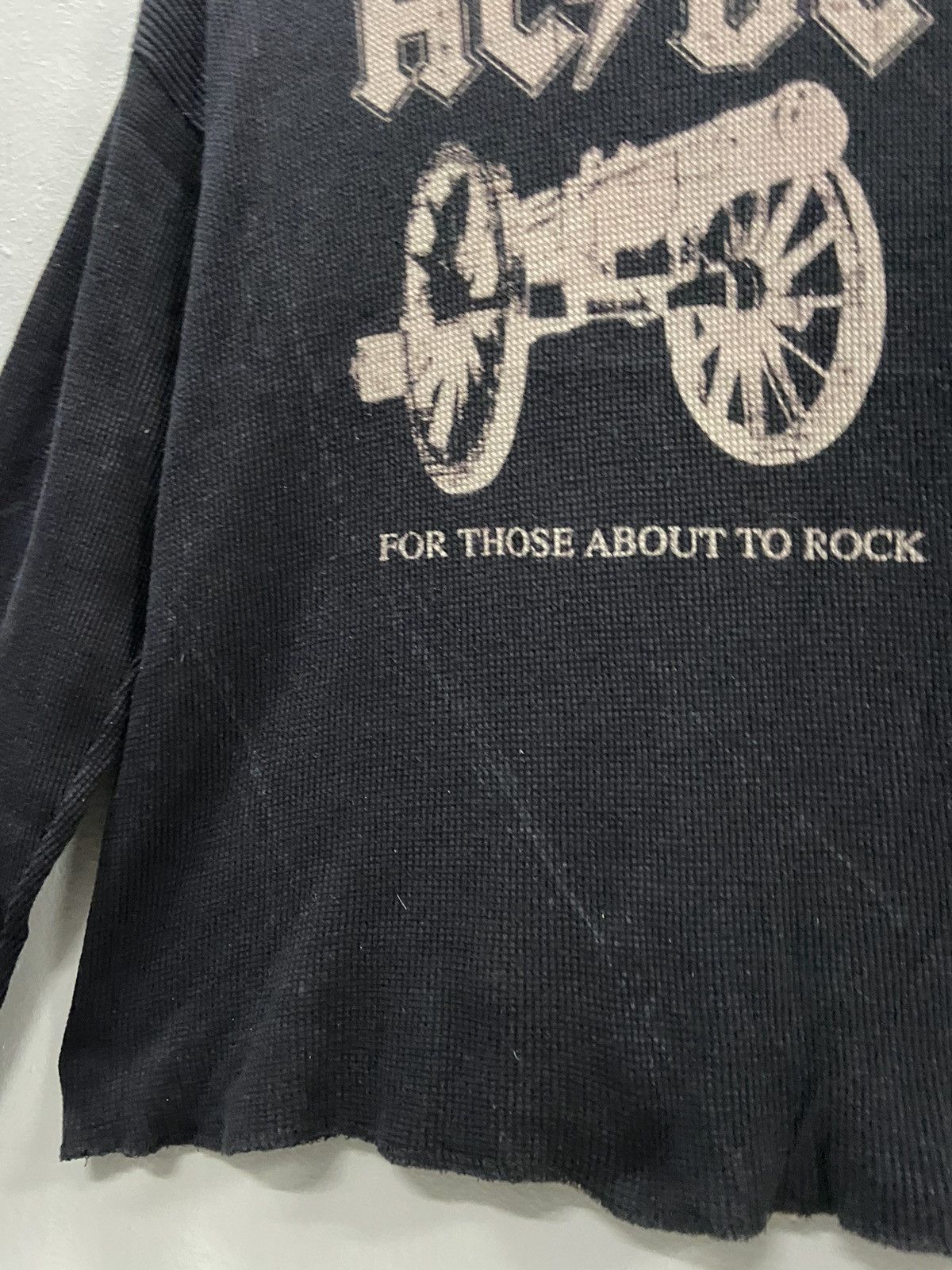 AC/DC ACDC FOR THOSE ABOUT TO ROCK 2005 WAFFLE LONG SLEEVE Size US XL / EU 56 / 4 - 5 Thumbnail