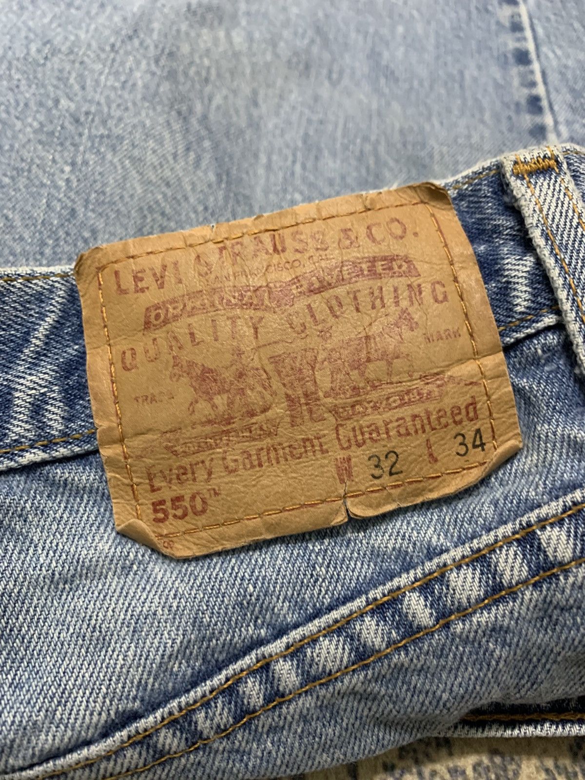 Levi's VTG 90s Levi's 550 Relaxed Fit Tapered Leg Jeans Light Wash Size US 31 - 11 Thumbnail