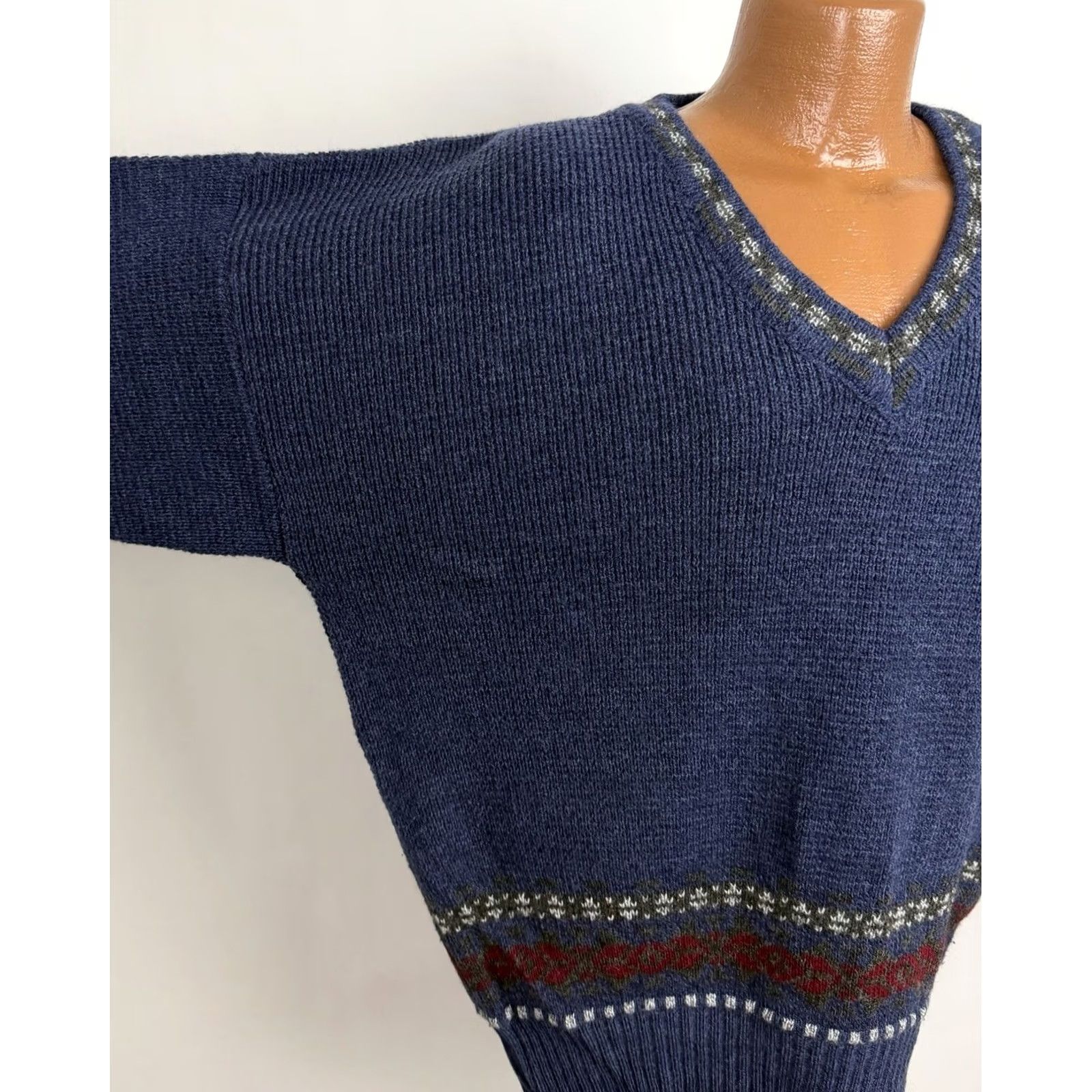 Vintage VINTAGE John Ashford Sweater Mens Large V-Neck Navy Blue Wool Blend Knit Fair Isle 90s Ski Pullover"} Size US L / EU 52-54 / 3 - 6 Thumbnail
