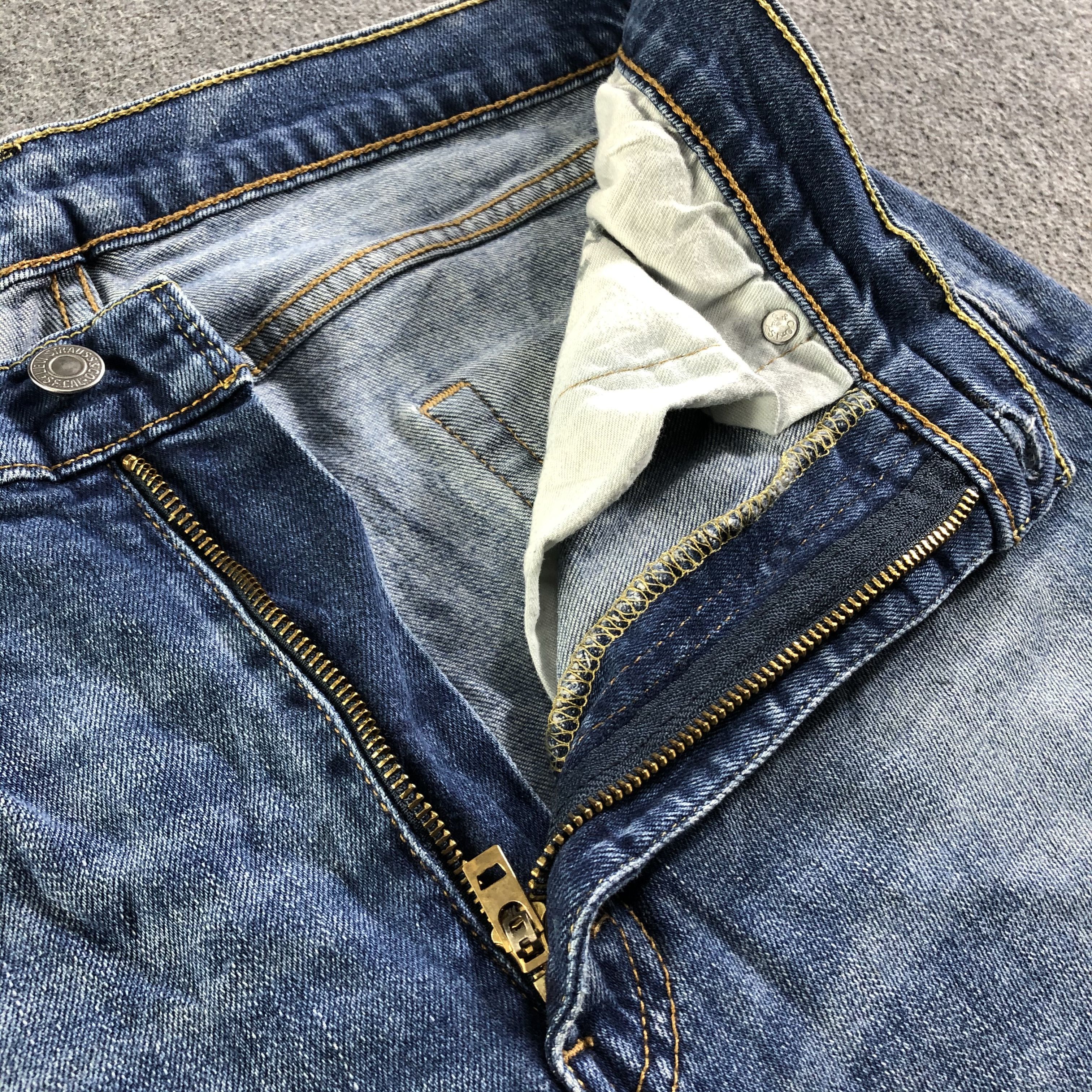 Levi's Vintage Blue Wash Levis 513 Jeans-J4520 Size US 33 - 8 Thumbnail