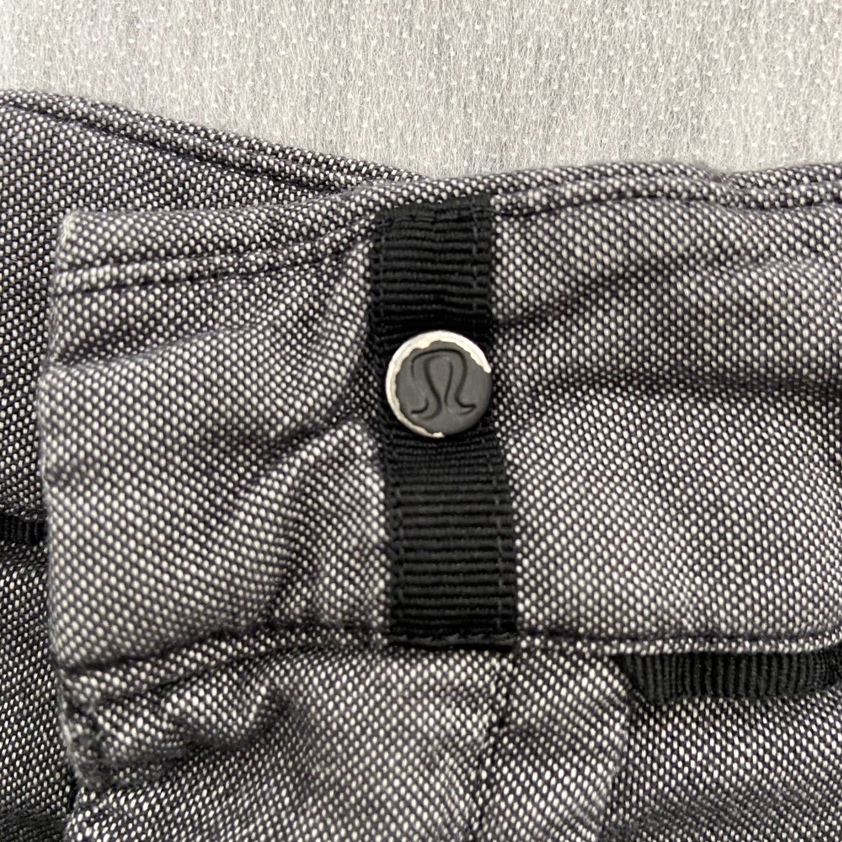 Lululemon Lululemon Shorts Mens 34 Gray Commission Classic Side Pocket Logo Chino Casual Mens Size US 34 / EU 50 - 5 Thumbnail
