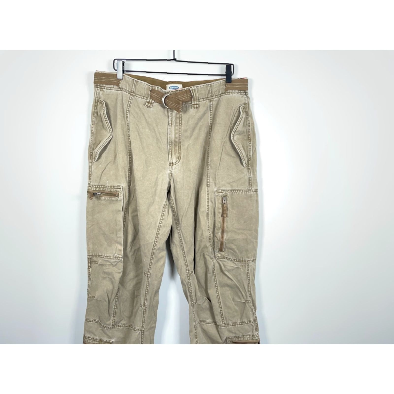 Old Navy VINTAGE Old Navy Cargo Pants Mens 36 x 30 Belted Army Style 38 x 28 Green Cotton Cargo Pocket Straight Regular Waist 38 Inseam 28 Modern Vintage? Size US 38 / EU 54 - 4 Thumbnail