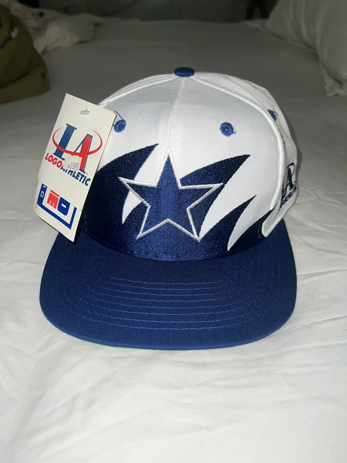 image of Ds Logo Athletic Dallas Cowboys Sharktooth Snapback in White, Men's