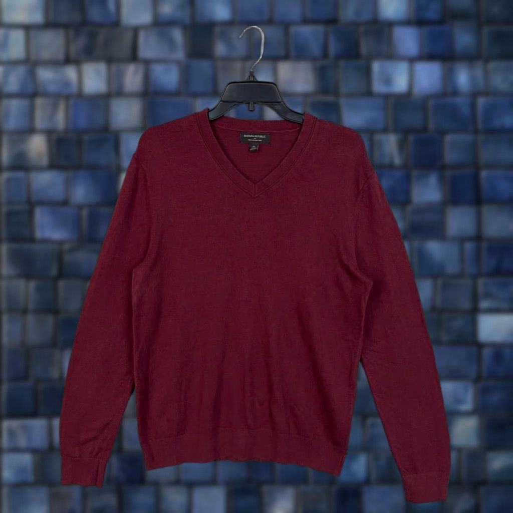 Banana Republic Sweater Mens Medium Red V-Neck Knit Pullover Classic Premium Luxe Yarn Knit Pullover Casual All Seasons Lightweight Regular Fit