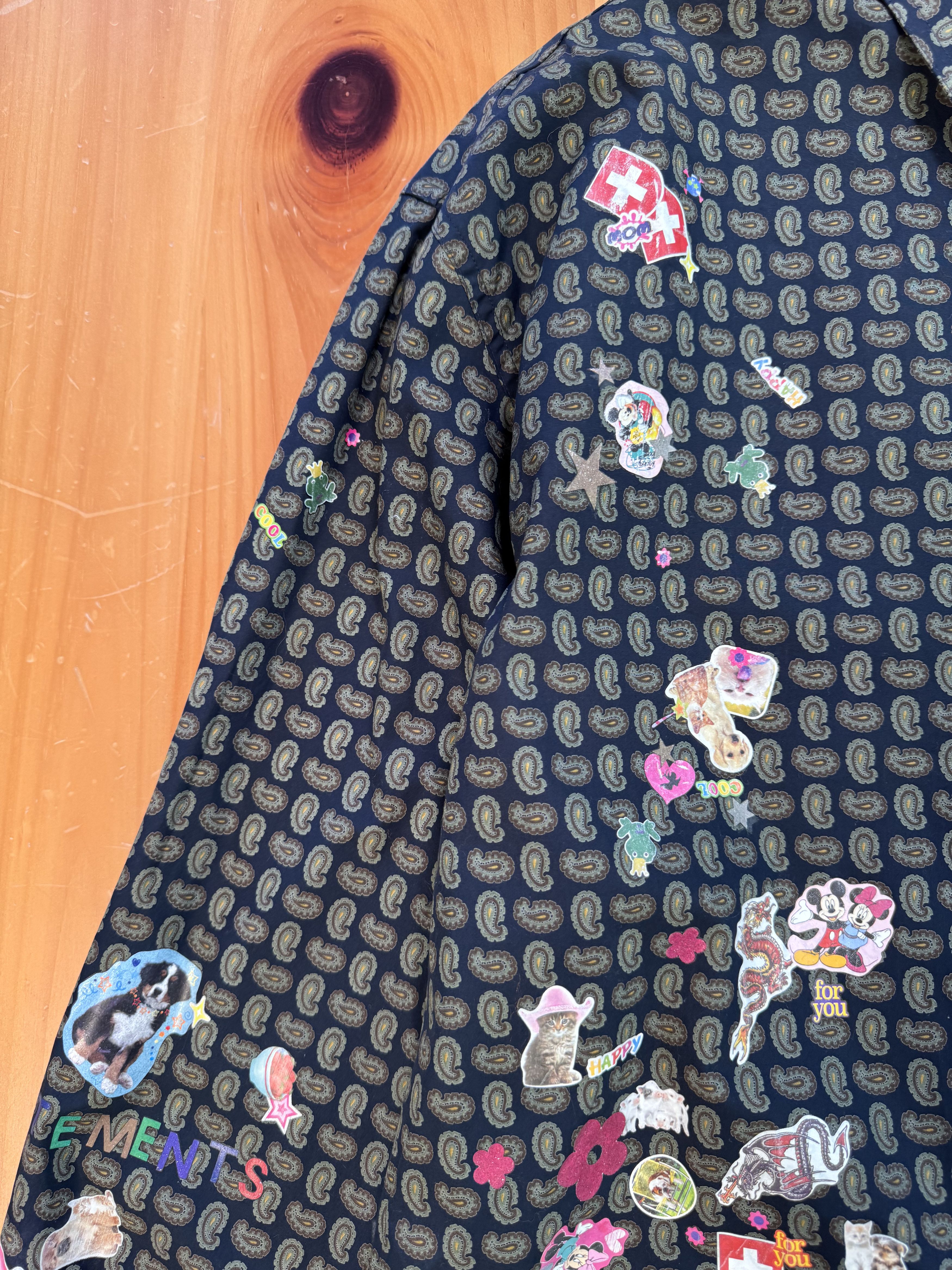 Vetements Vetements RUNWAY paisley & stickers print shirt Size US M / EU 48-50 / 2 - 4 Thumbnail