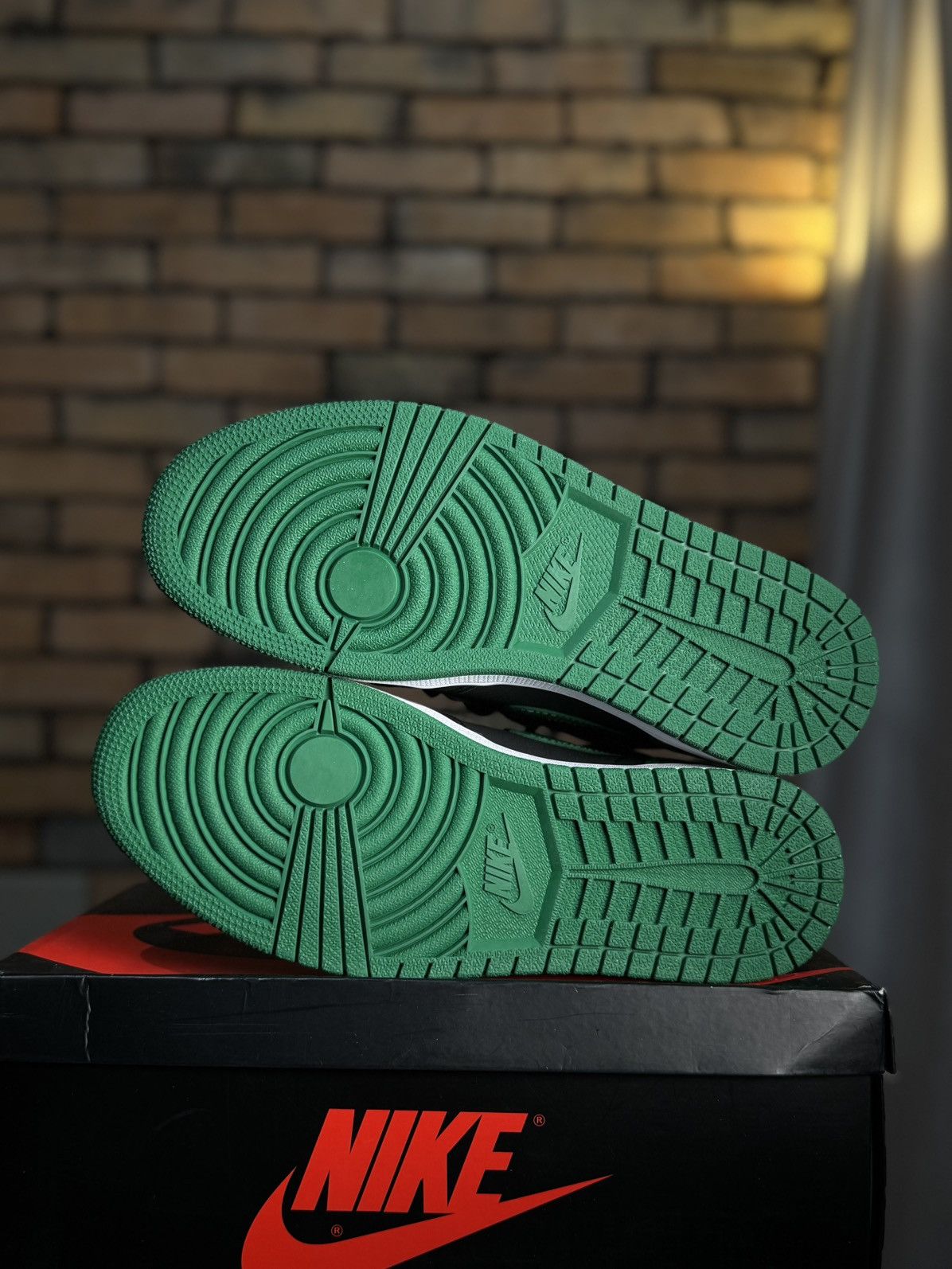Jordan Brand BOSTON CELTICS JORDAN 1 RETRO HIGH OG PINE Size US 9.5 / EU 42-43 - 5 Thumbnail