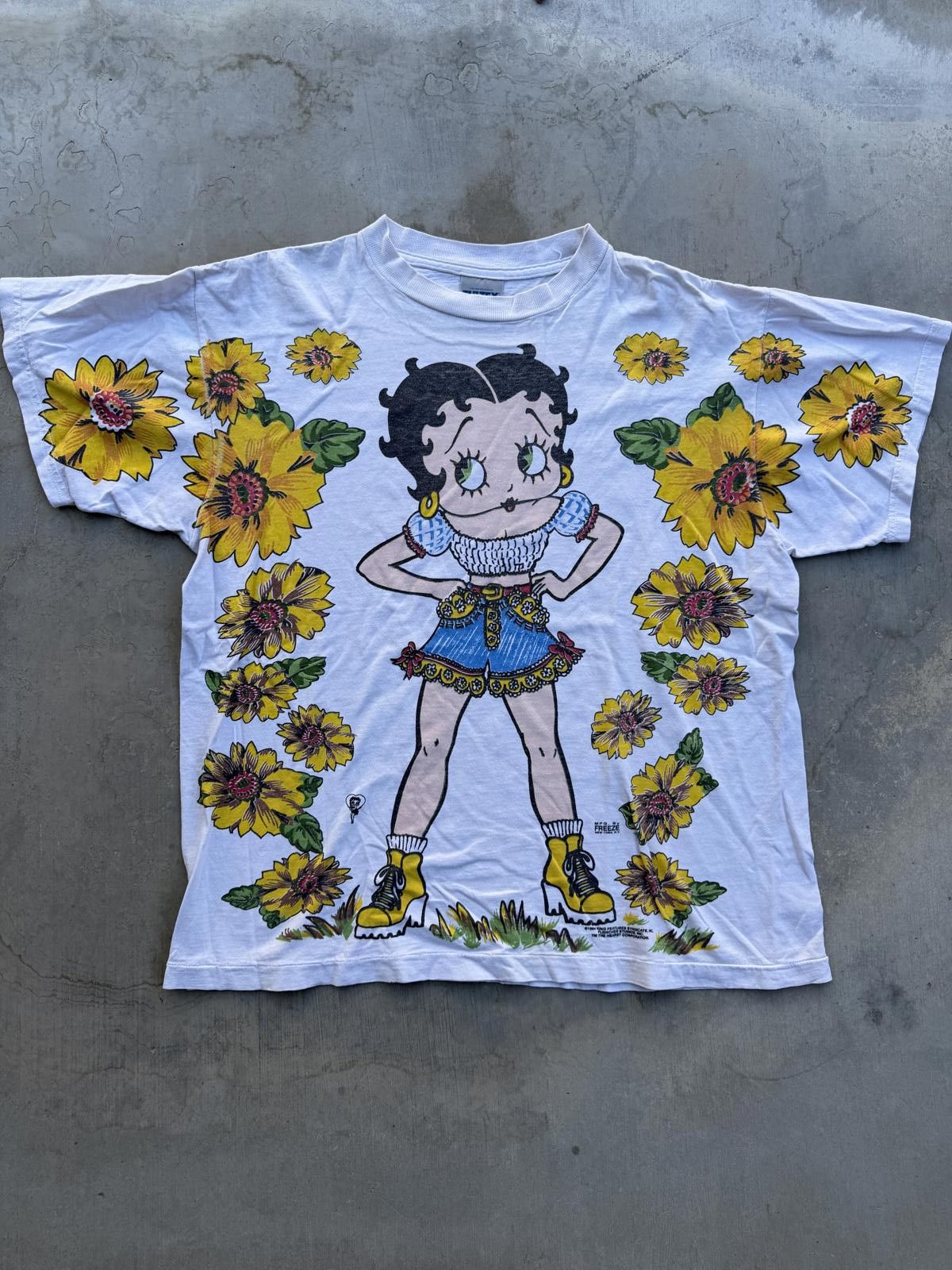90s Betty Boop ジェームスボンド 007 TULTEX L Tultex VINTAGE 1997 BETTY BOOP CIGAR SMOKING TEE IN BLACK | Grailed