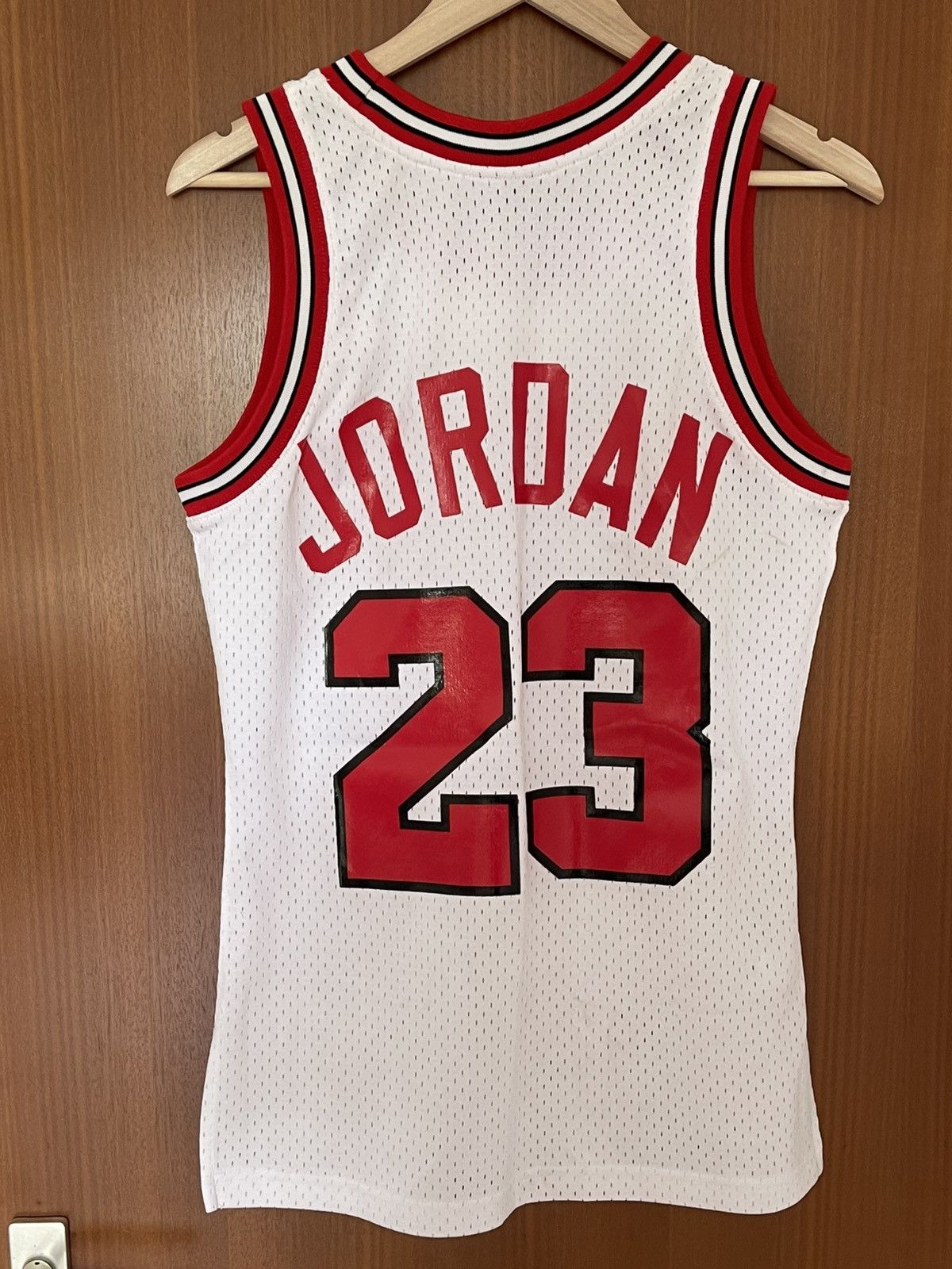 Mitchell & Ness Michael Jordan Chicago Bulls Mitchell & Ness 1991-92 Jersey Size US S / EU 44-46 / 1 - 2 Thumbnail