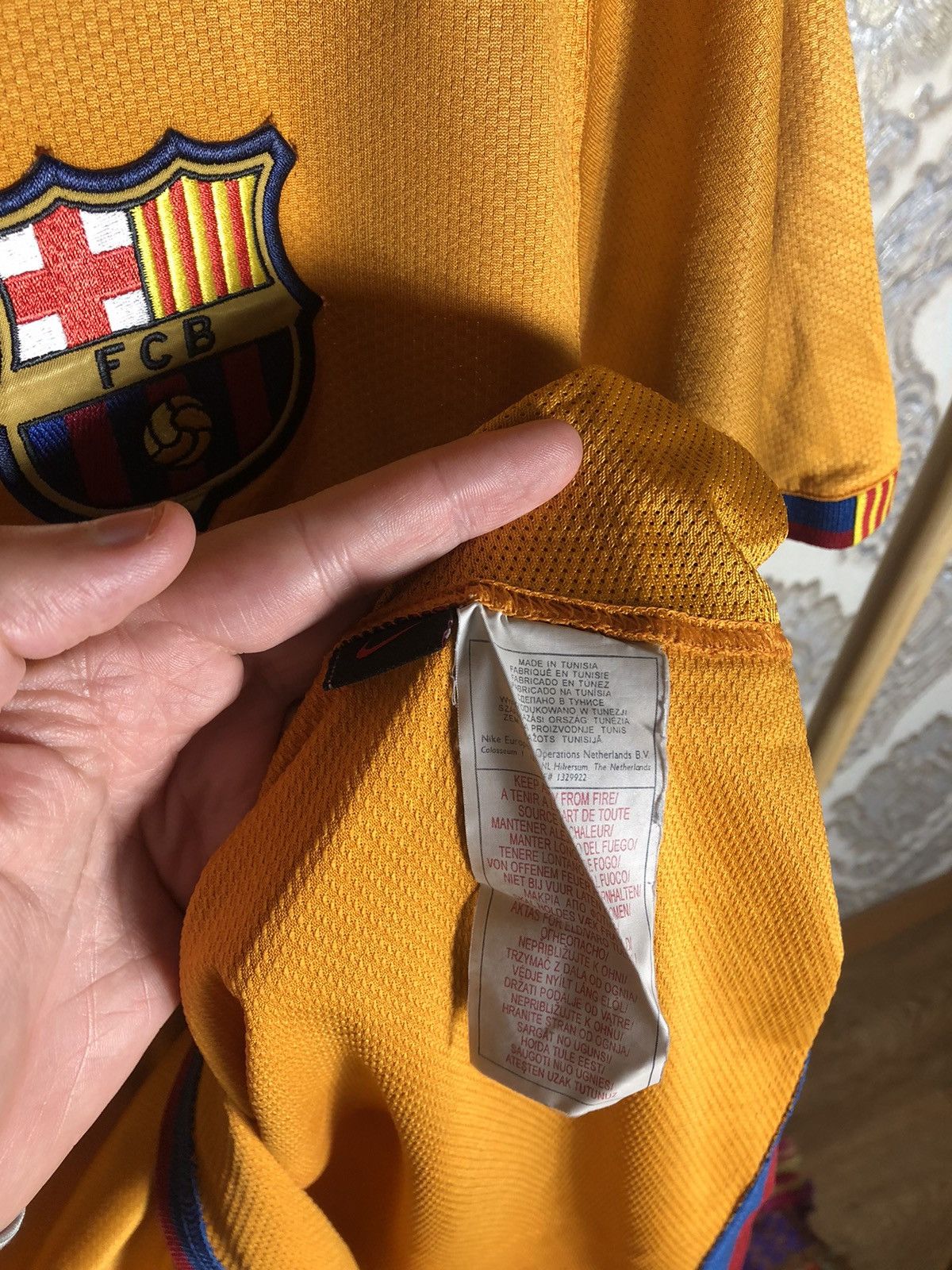 Nike VINTAGE NIKE FC BARCELONA SPAIN SOCCER JERSEY RETRO Y2K 90s Size US S / EU 44-46 / 1 - 5 Thumbnail