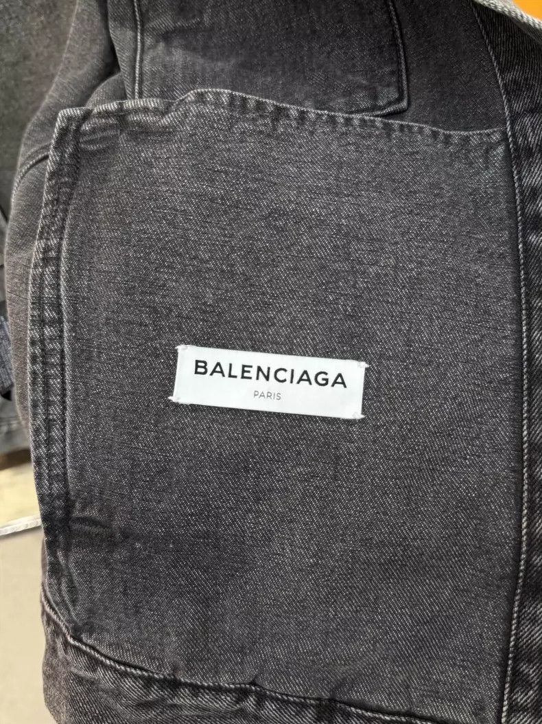 Balenciaga Balenciaga size 38 Destroy the old wash jeans coat Size XS / US 0-2 / IT 36-38 - 6 Thumbnail