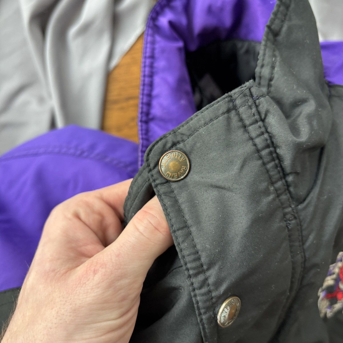 NBA 1994 Toronto Raptors Puffer Jacket Vintage NBA Raven Coat Size US XL / EU 56 / 4 - 10 Thumbnail