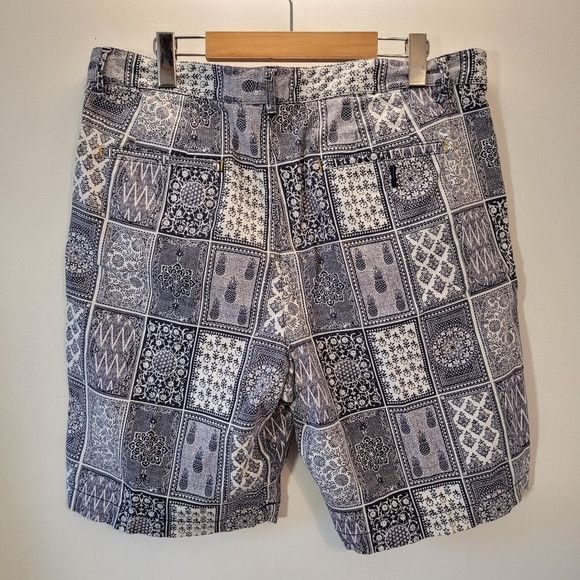 Robert Graham Robert Graham Blue hite Pineapple Patchwork Shorts - Size 36 Size US 36 / EU 52 - 4 Thumbnail