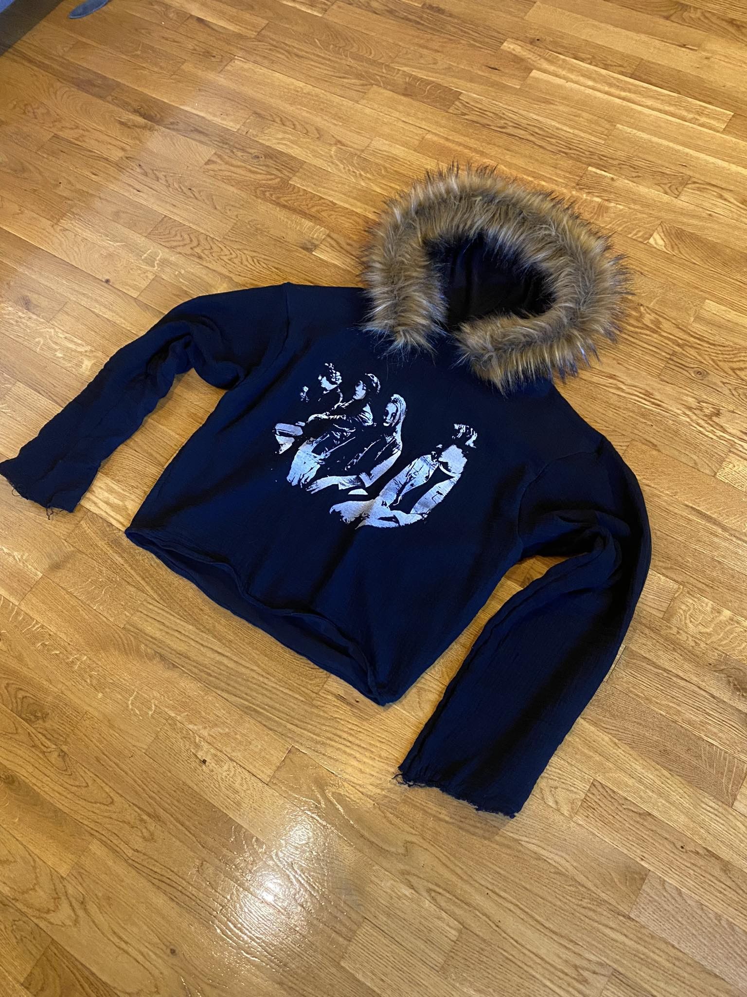 Vintage Sweatshirt with fur on the hood Y2K Opium Swag Size US L / EU 52-54 / 3 - 1 Thumbnail