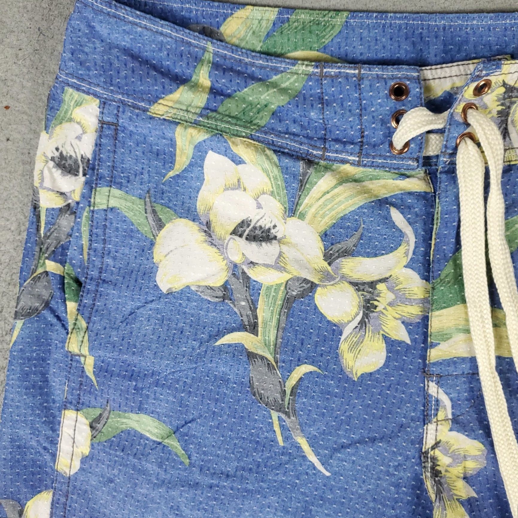Tommy Bahama Tommy Bahama Shorts Mens 34 Blue Floral Swim Trunks Relax Board Shorts Summer Size US 34 / EU 50 - 2 Thumbnail