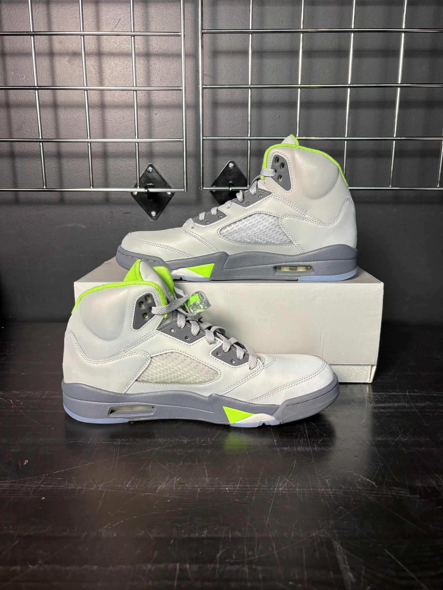 Jordan Brand Air Jordan 5 Retro "Green Bean" (2022) - Size 11 Size US 11 / EU 44 - 2 Thumbnail