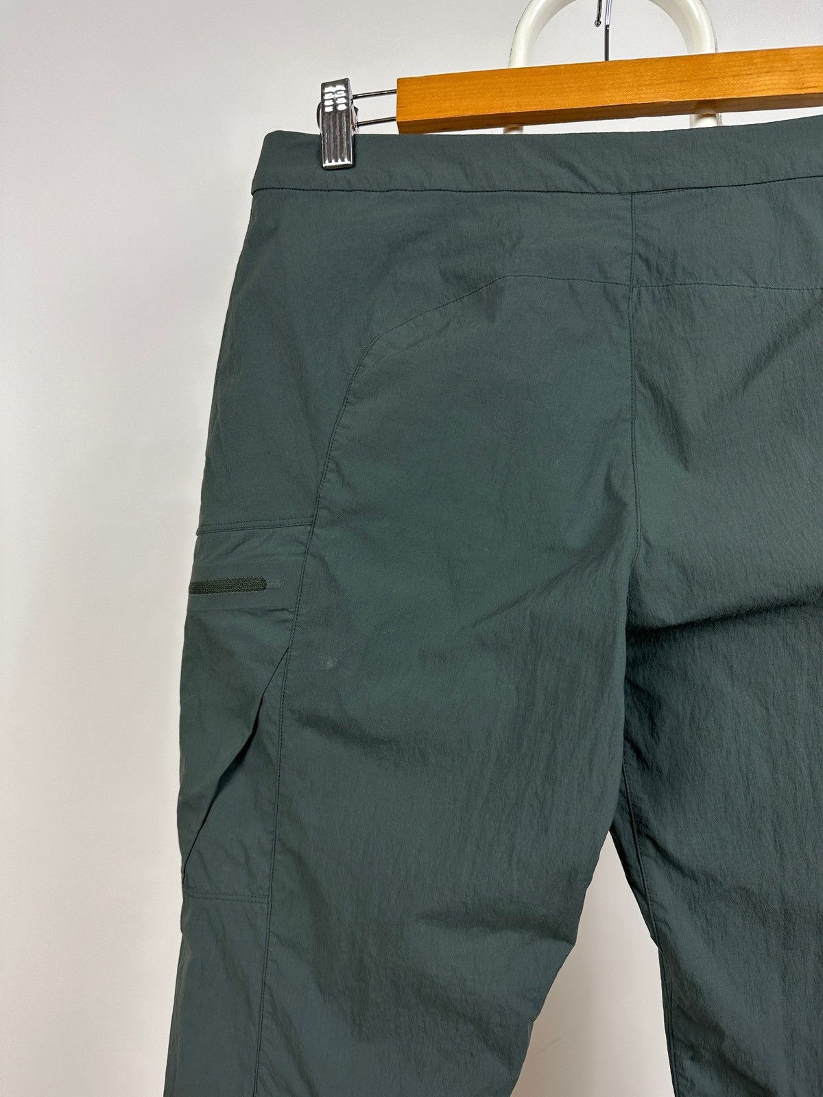 Arc'teryx Vintage Arcteryx Navy Green Nylon Cargo Pants Travis Style Size US 29 - 16 Thumbnail
