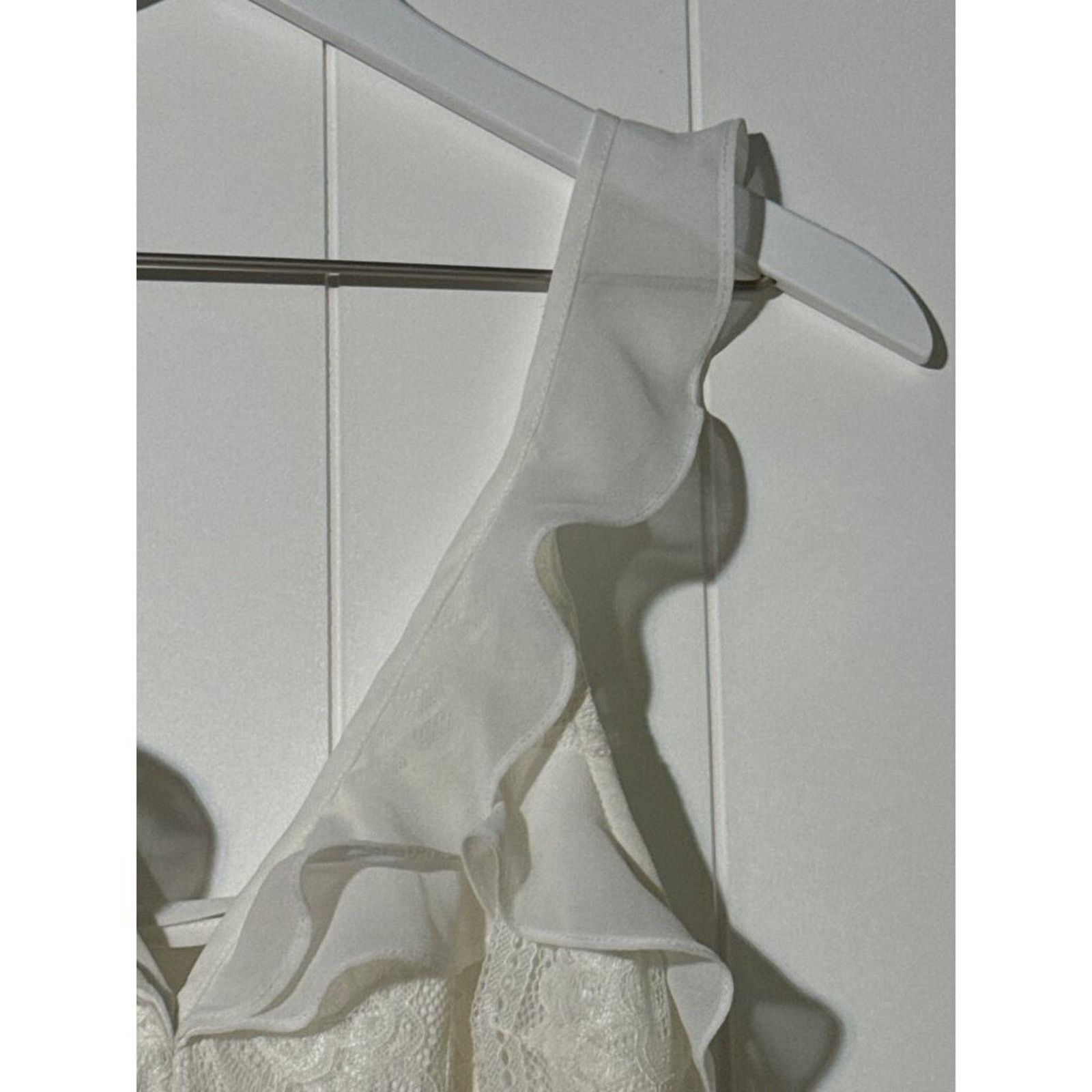 Other Vestique White Lace Romper Ruffle Sleeve Open Back Medium Size 24" / US 00 / IT 34 - 2 Thumbnail