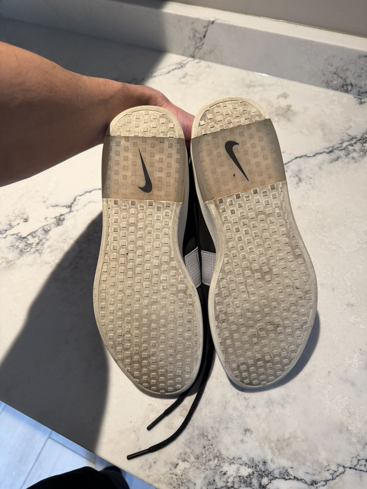 Fear of God × Nike Nike x Fear of god Raid Friends and family Size US 10.5 / EU 43-44 - 7 Thumbnail