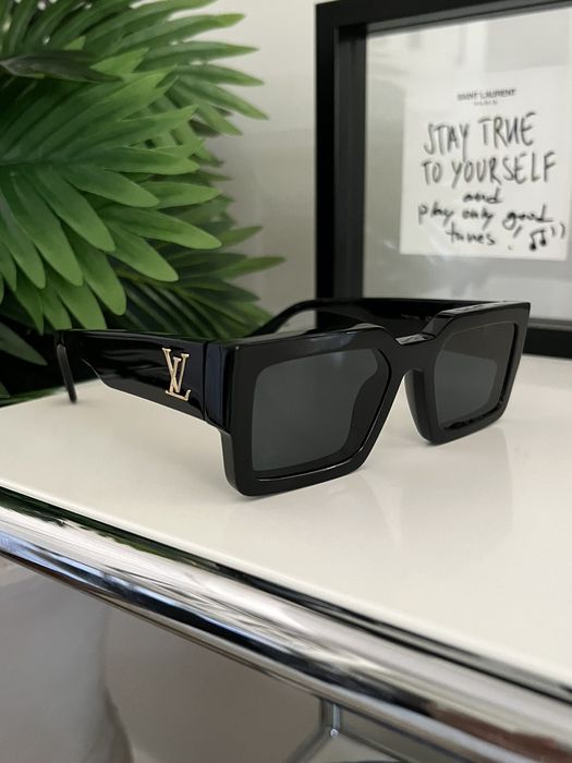 Louis Vuitton My LV Chain Two Square Sunglasses Black Metal. Size U