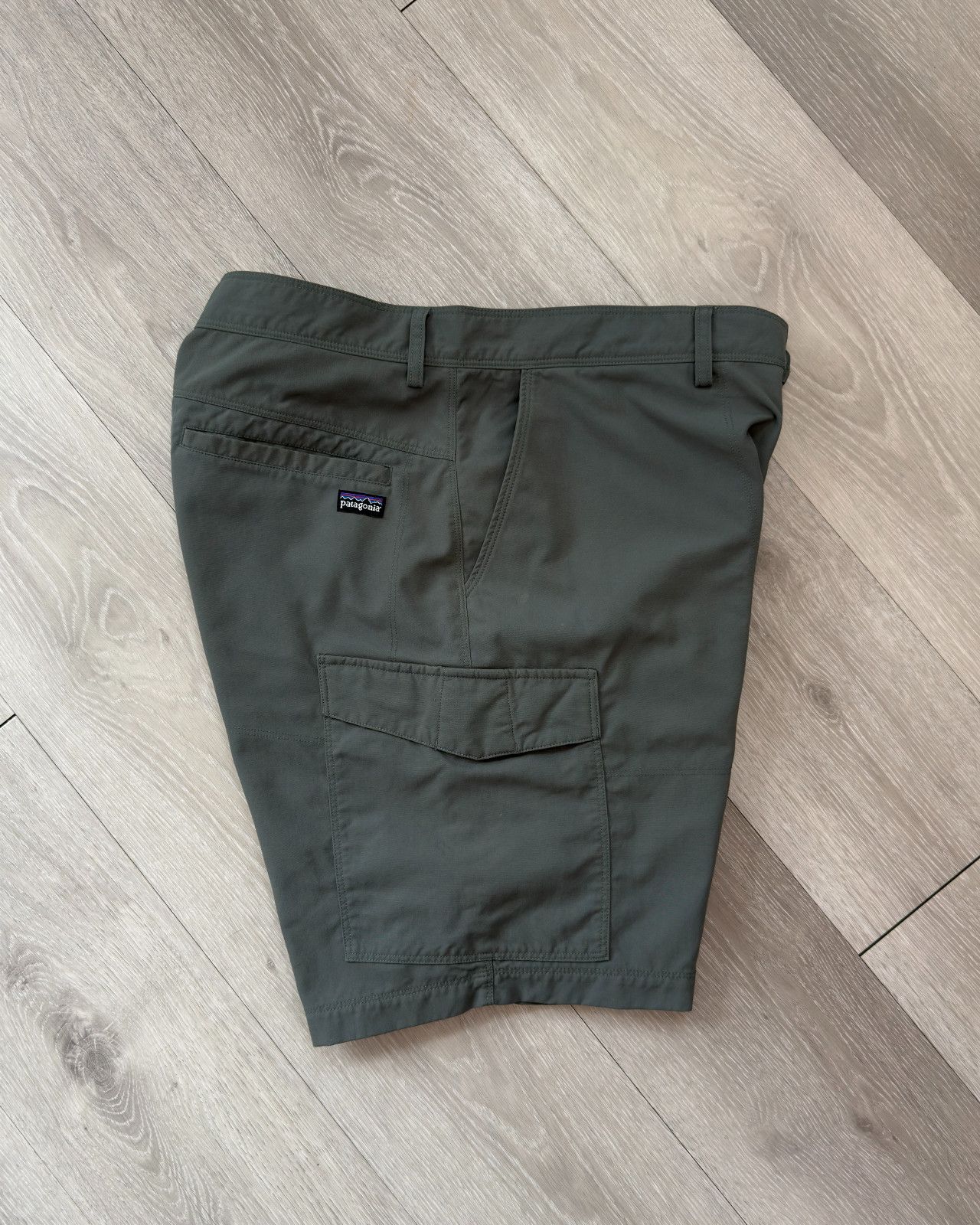 Patagonia Patagonia Men's Green Nylon Cargo Shorts - Size 39 Size US 39 - 3 Thumbnail