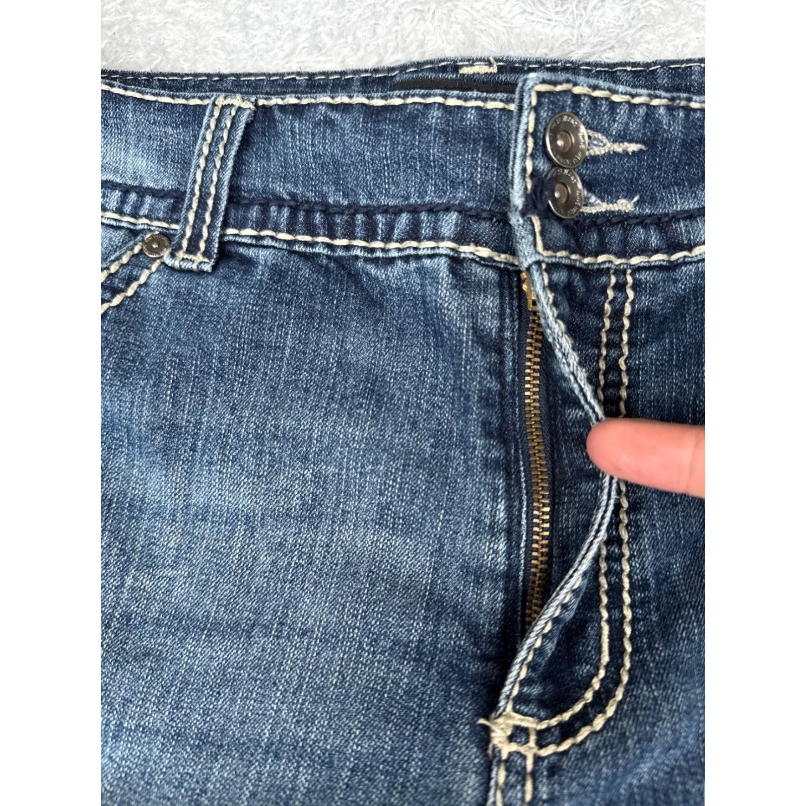 Nine West Nine West Jeans Women 14 Blue Denim Capri Crop Embroidered 32x25 High Rise Casual Date Night Womens Jeans Size 36" / US 14 / IT 50 - 5 Thumbnail